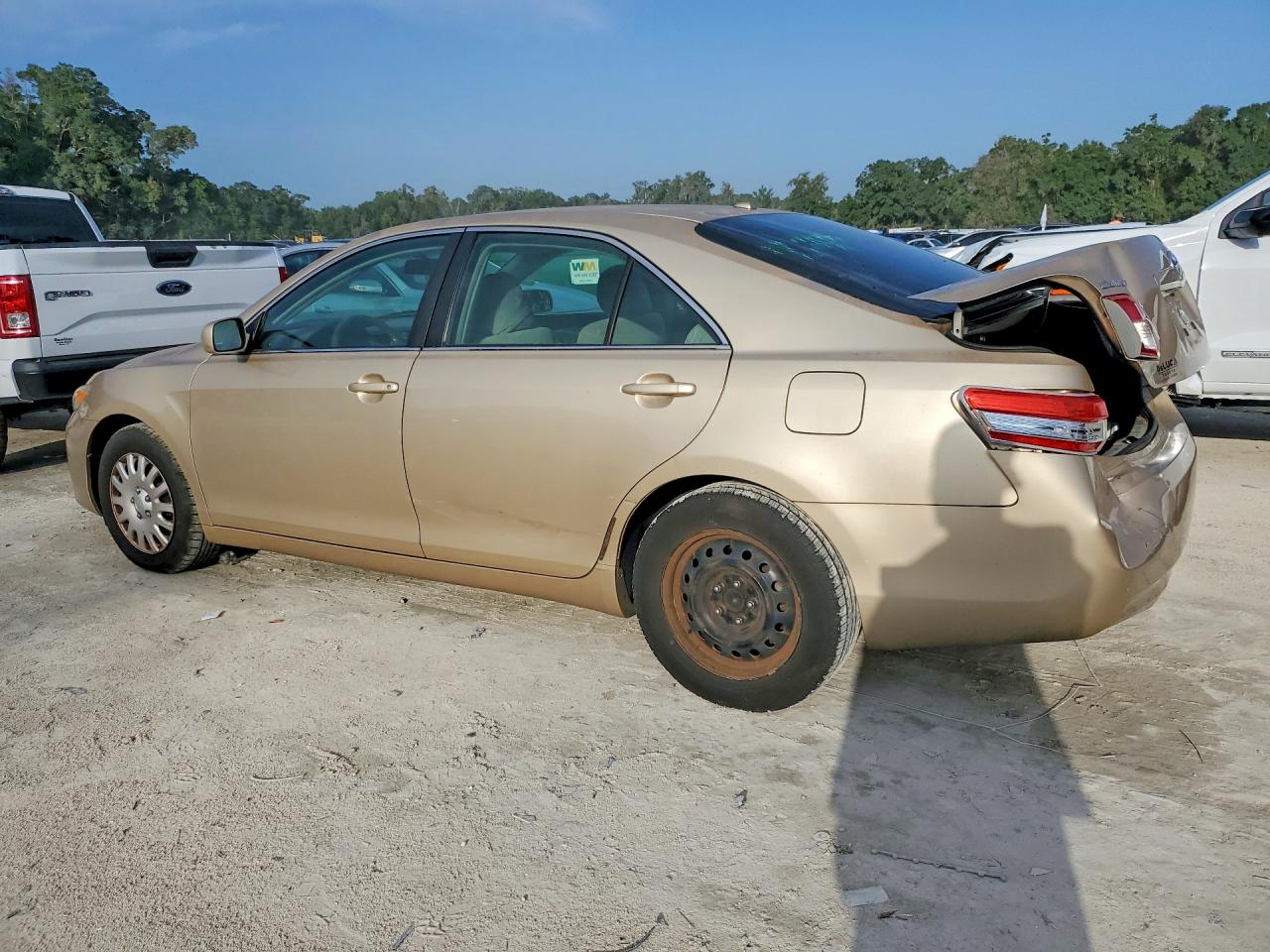 2011 Toyota Camry Base Gold vin: 4T1BF3EK2BU696659