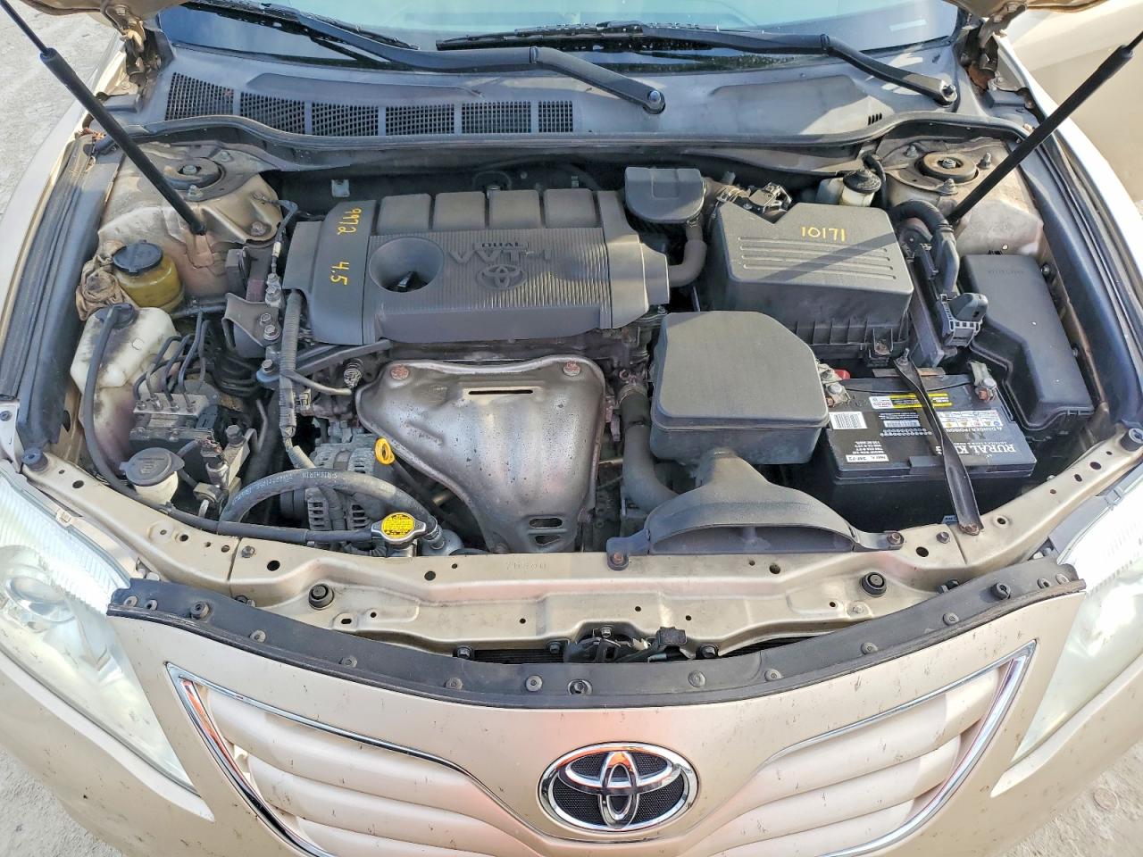 2011 Toyota Camry Base Gold vin: 4T1BF3EK2BU696659
