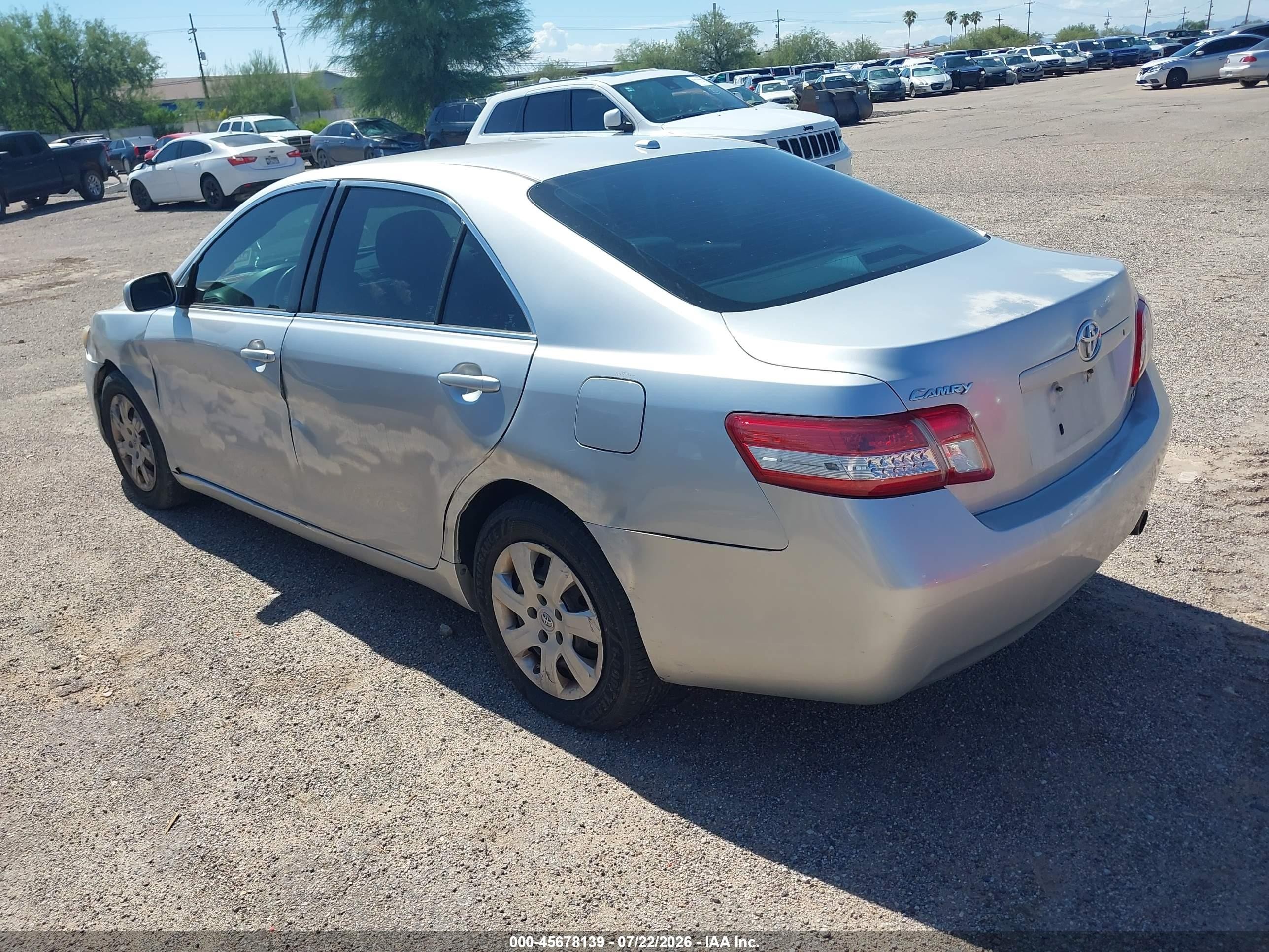 2011 Toyota Camry Le Silver vin: 4T1BF3EK2BU698041