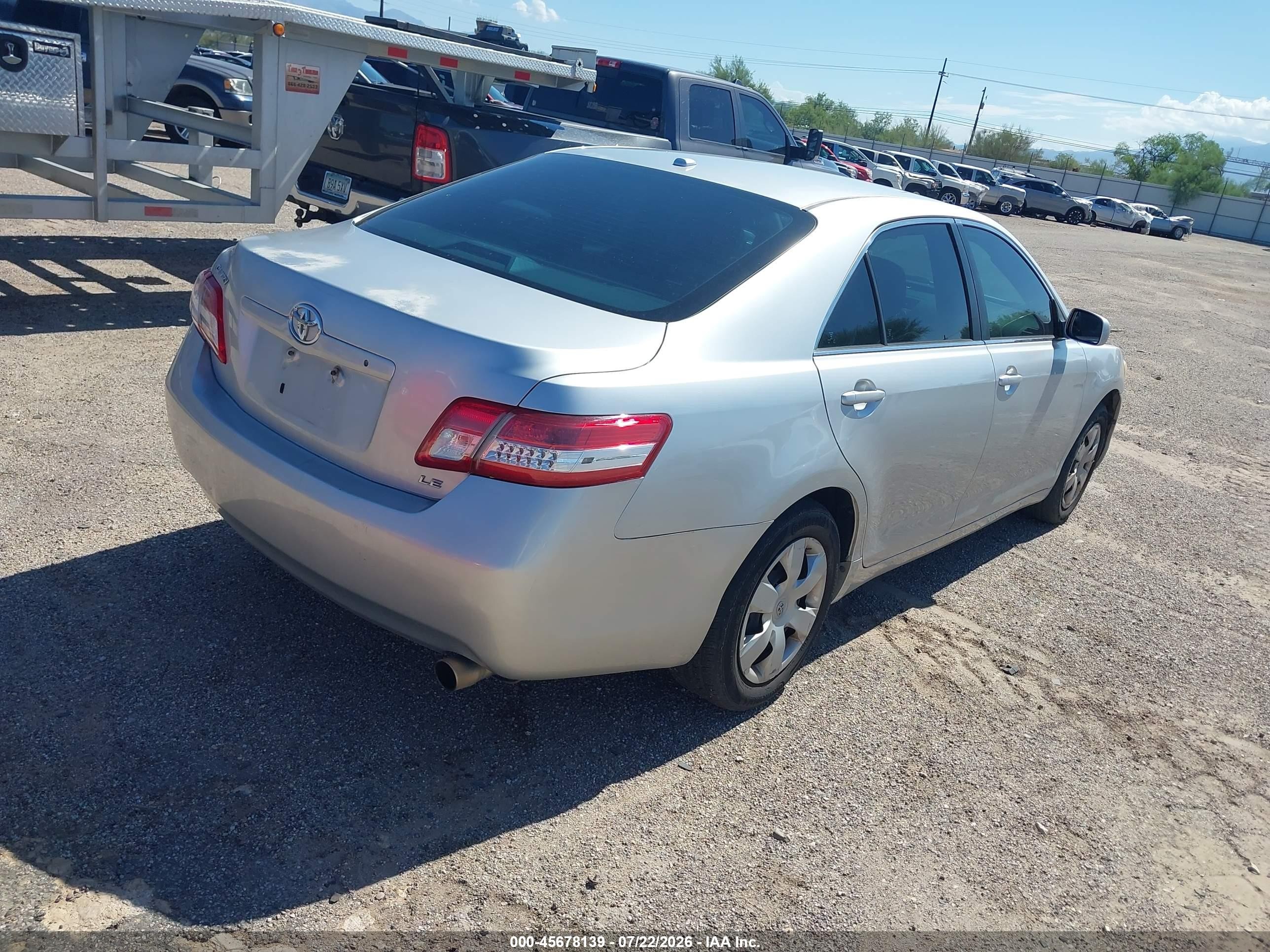 2011 Toyota Camry Le Silver vin: 4T1BF3EK2BU698041
