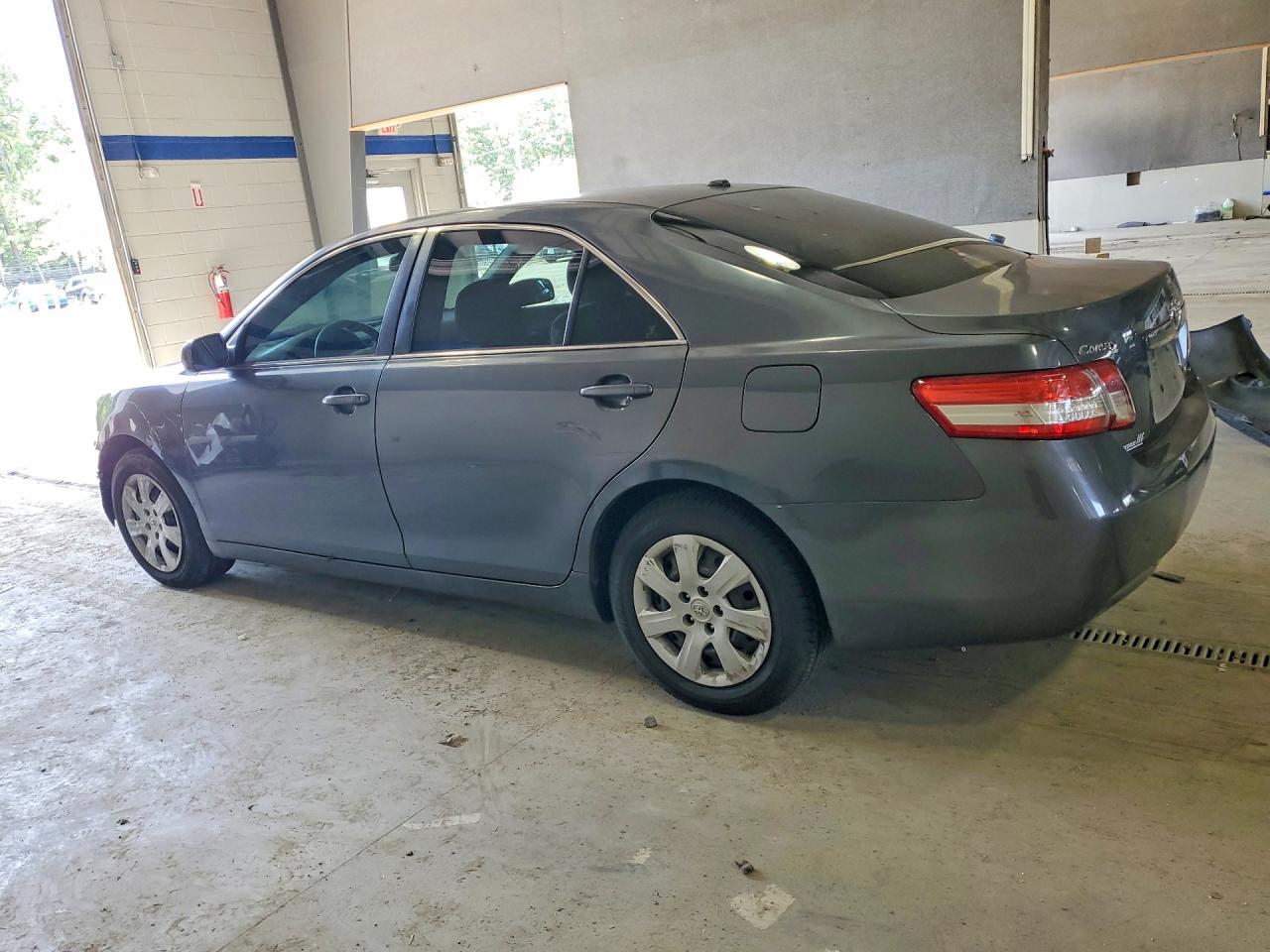 2011 Toyota Camry Le Gray vin: 4T1BF3EK2BU705831
