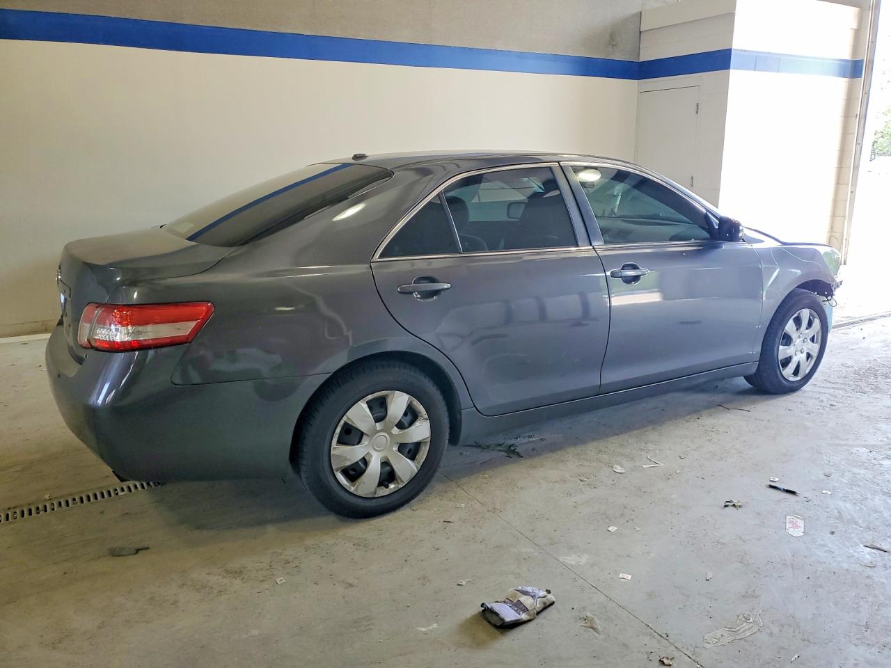 2011 Toyota Camry Le Gray vin: 4T1BF3EK2BU705831