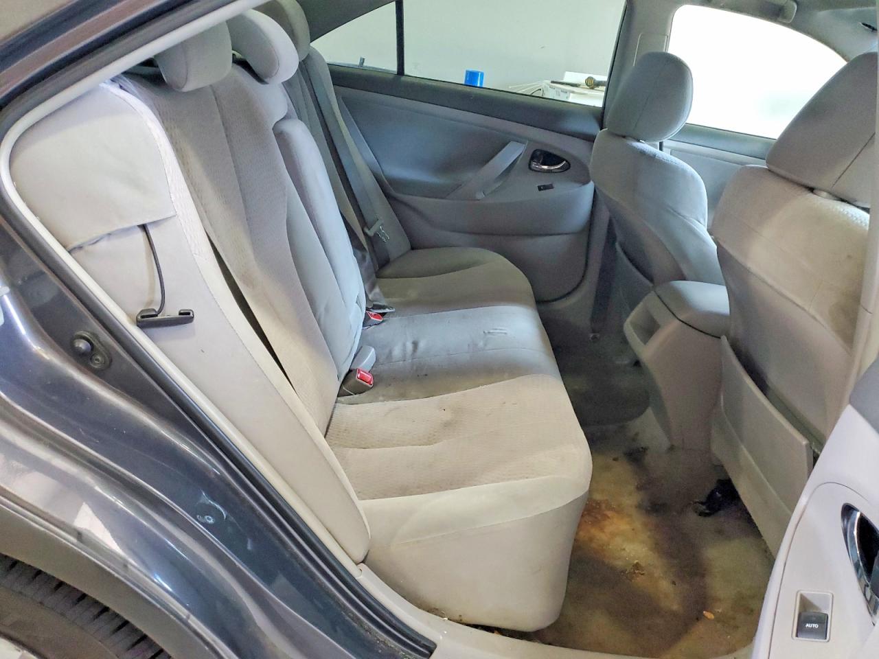 2011 Toyota Camry Le Gray vin: 4T1BF3EK2BU705831