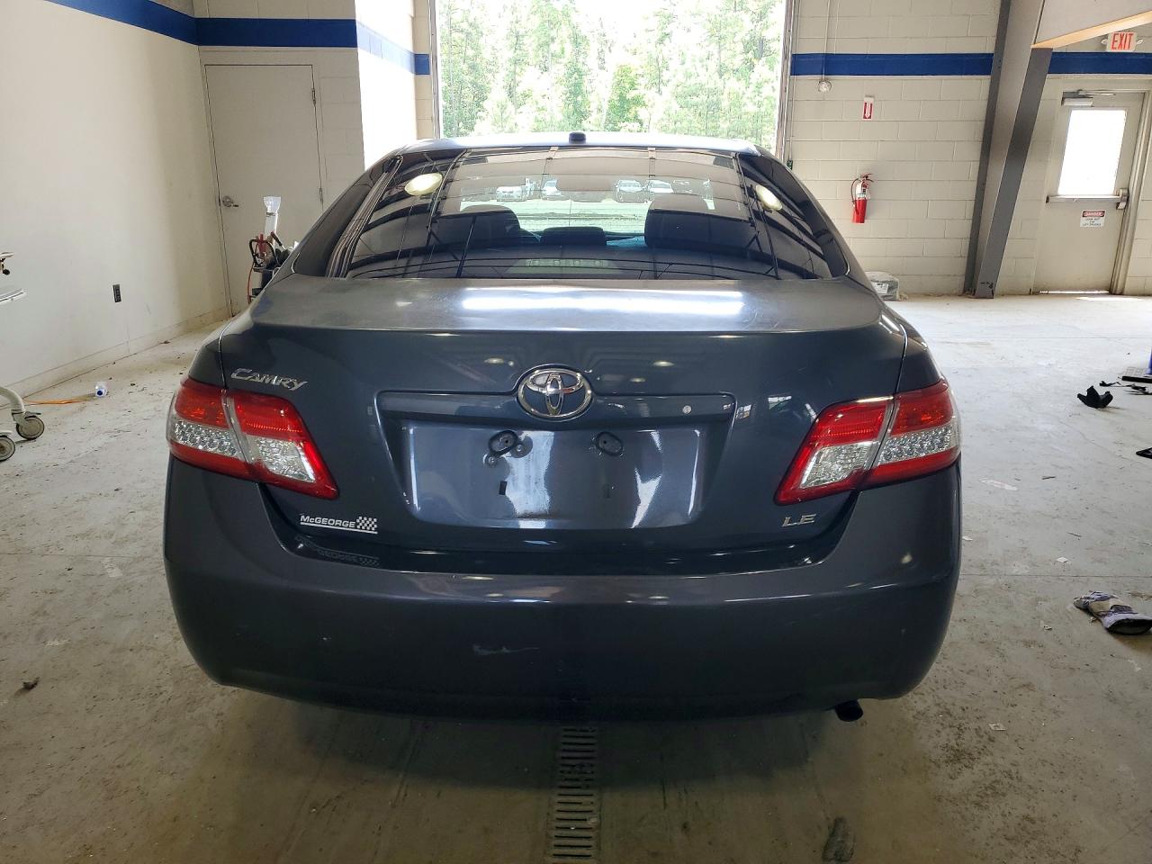 2011 Toyota Camry Le Gray vin: 4T1BF3EK2BU705831