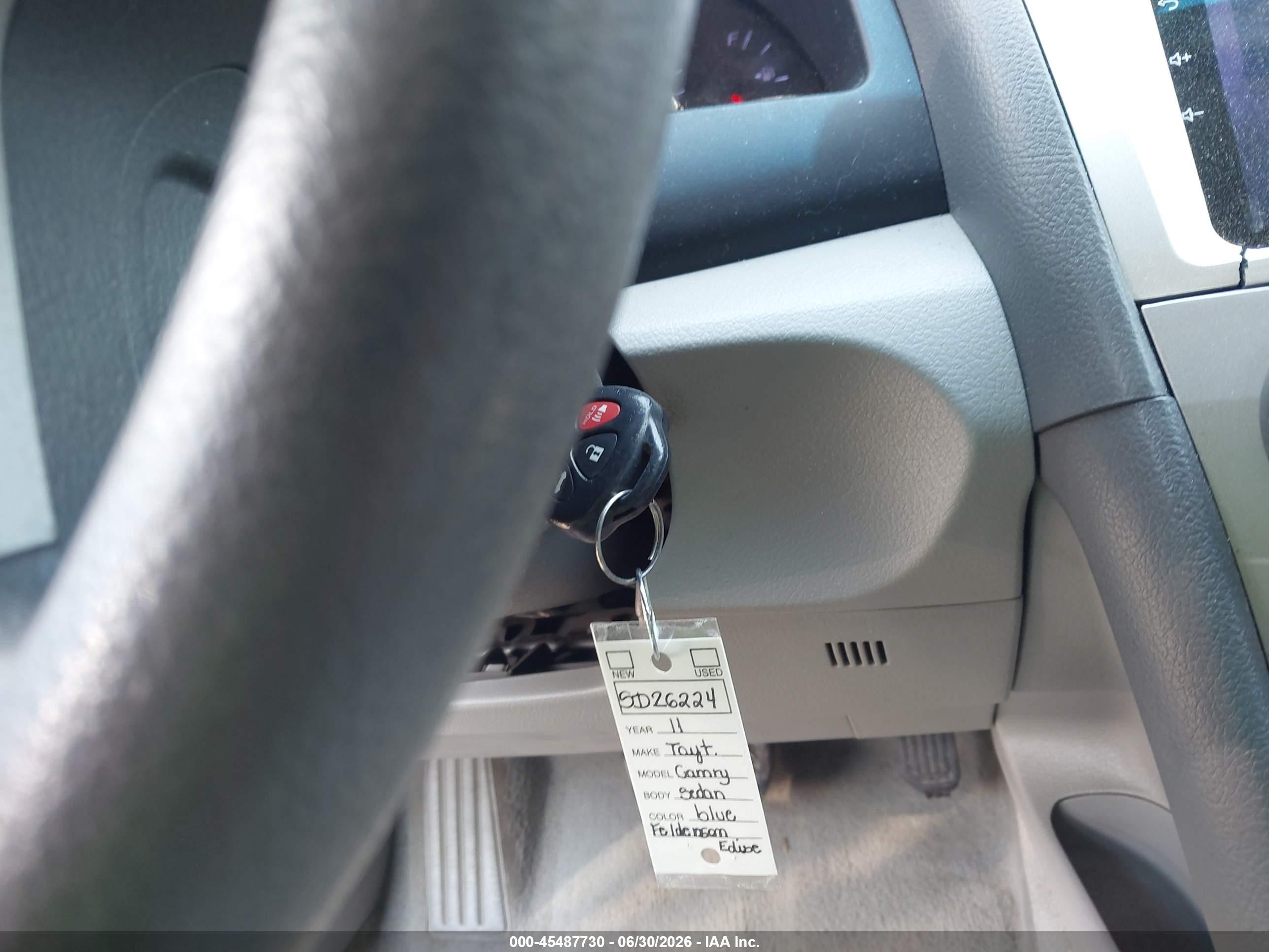 2011 Toyota Camry Le Blue vin: 4T1BF3EK2BU718112