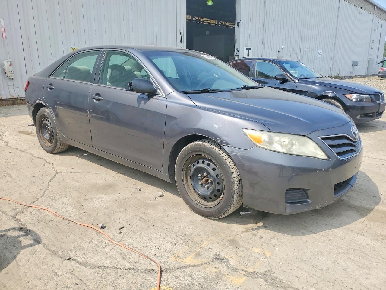 2011 Toyota Camry Le Silver vin: 4T1BF3EK2BU730454