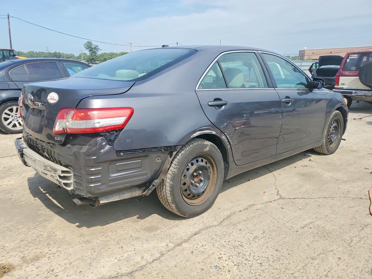 2011 Toyota Camry Le Silver vin: 4T1BF3EK2BU730454