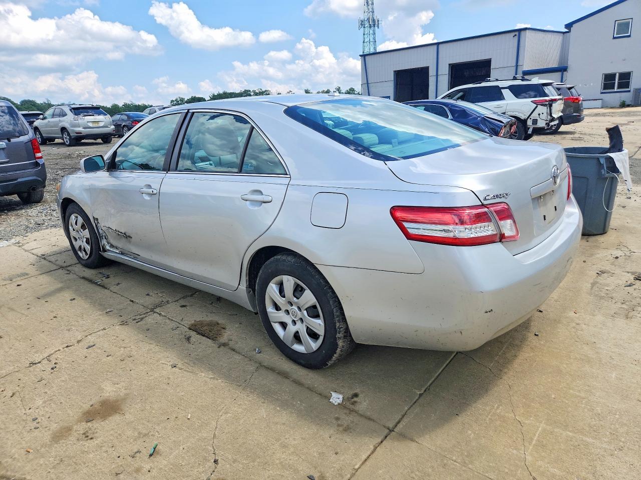 2011 Toyota Camry Base Silver vin: 4T1BF3EK2BU735511