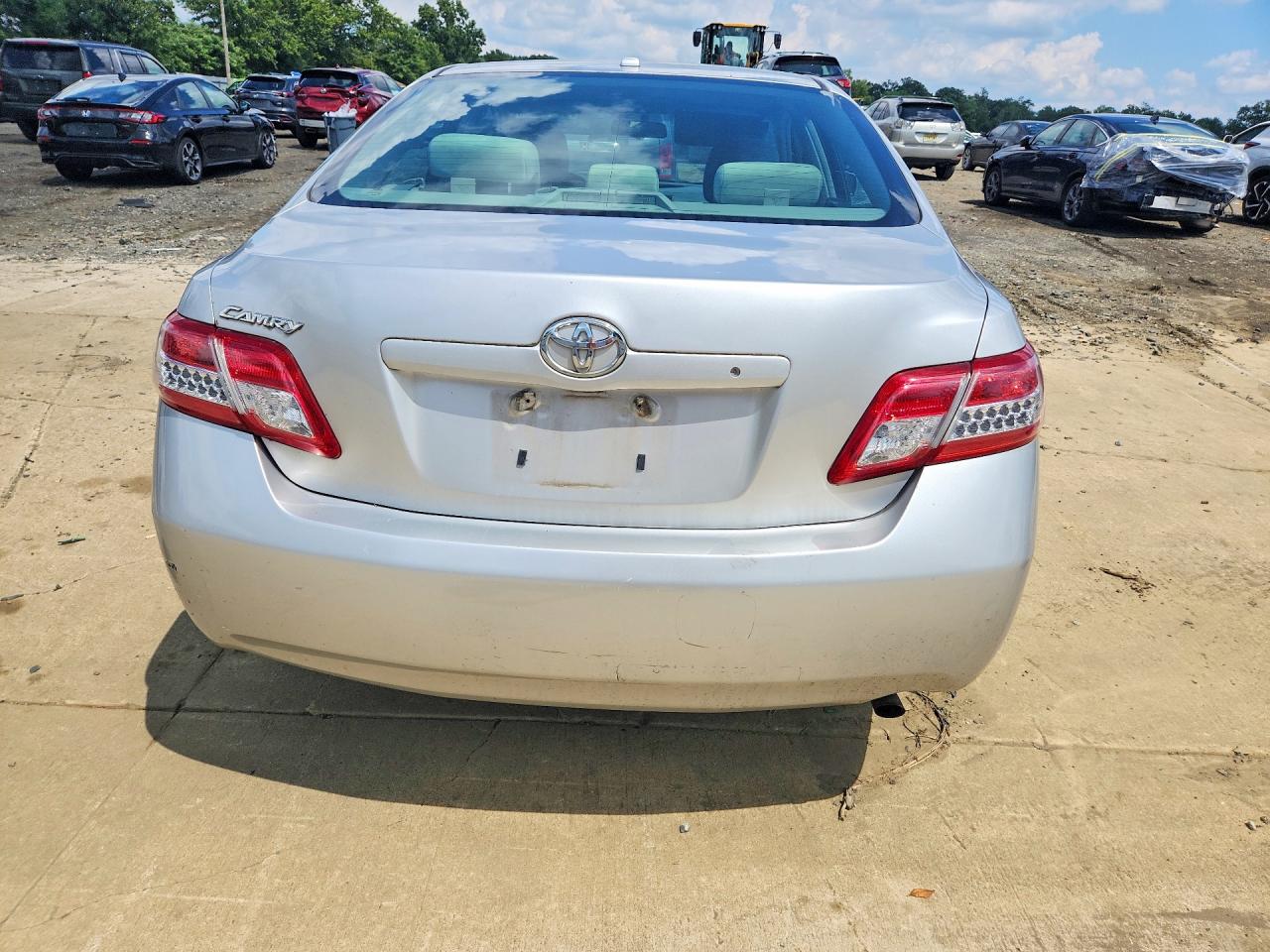 2011 Toyota Camry Base Silver vin: 4T1BF3EK2BU735511