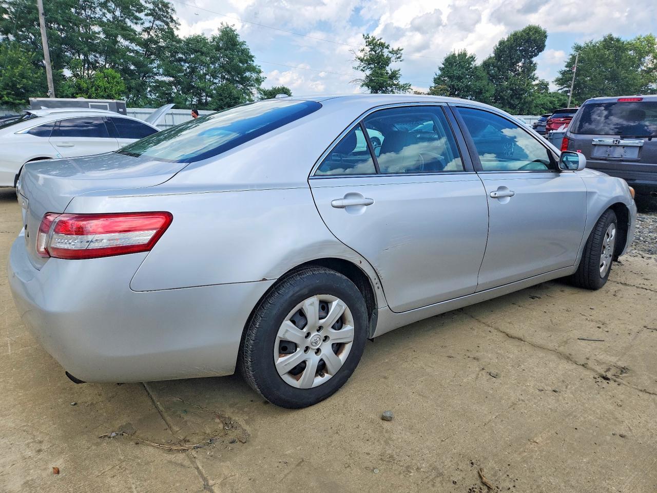 2011 Toyota Camry Base Silver vin: 4T1BF3EK2BU735511