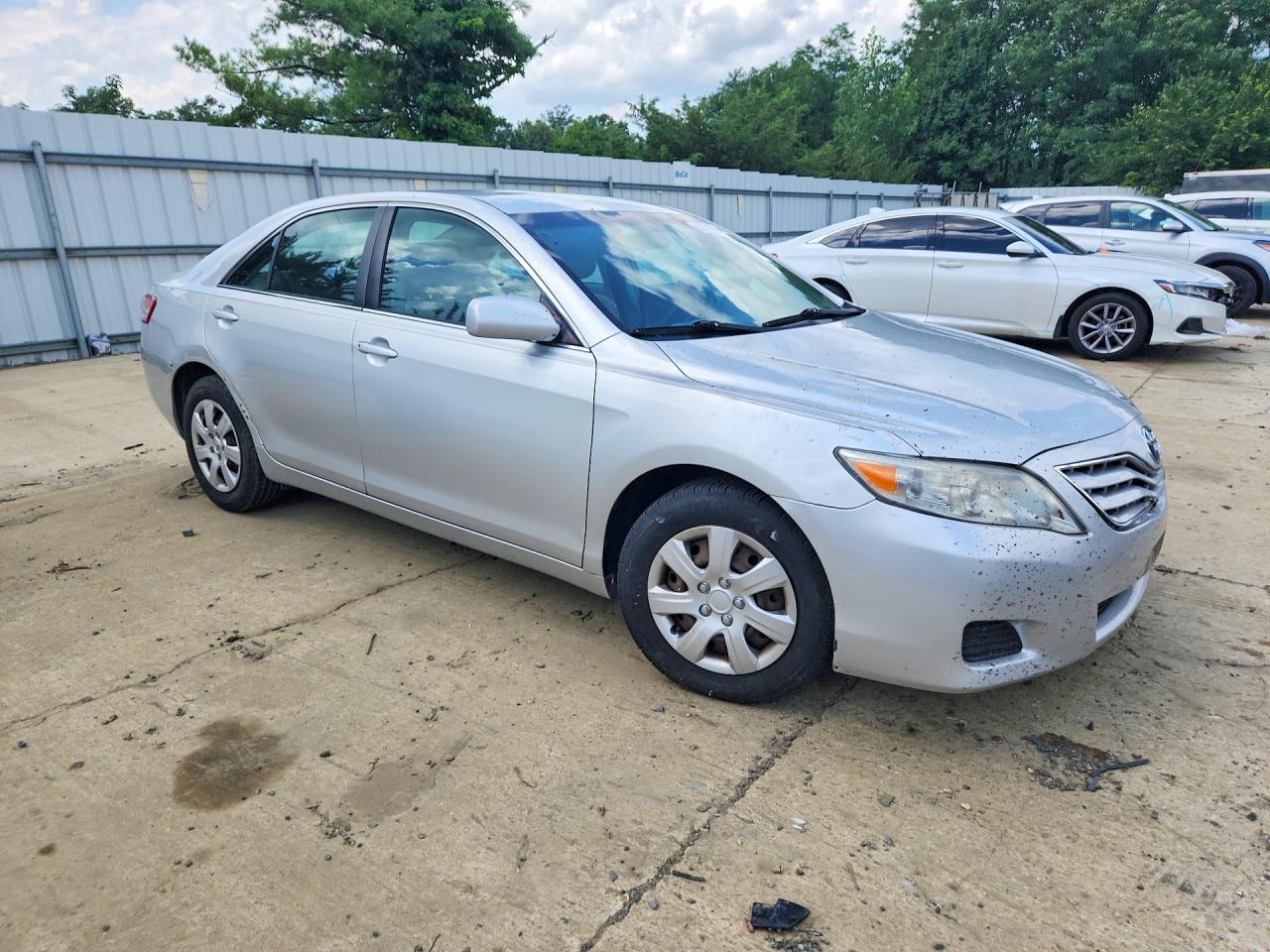 2011 Toyota Camry Base Silver vin: 4T1BF3EK2BU735511