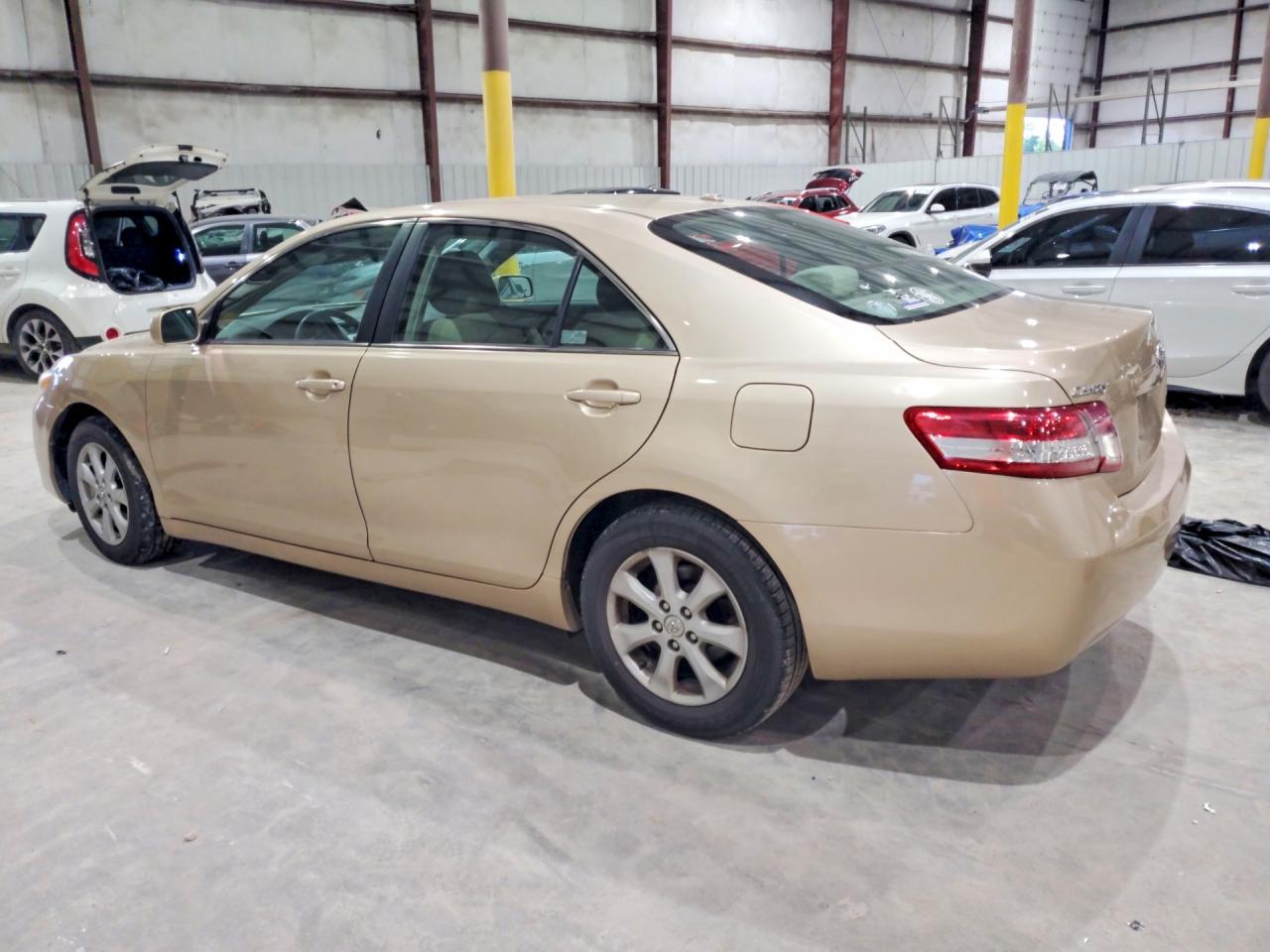 2011 Toyota Camry Le Beige vin: 4T1BF3EK2BU737176