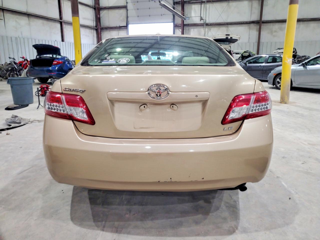 2011 Toyota Camry Le Beige vin: 4T1BF3EK2BU737176