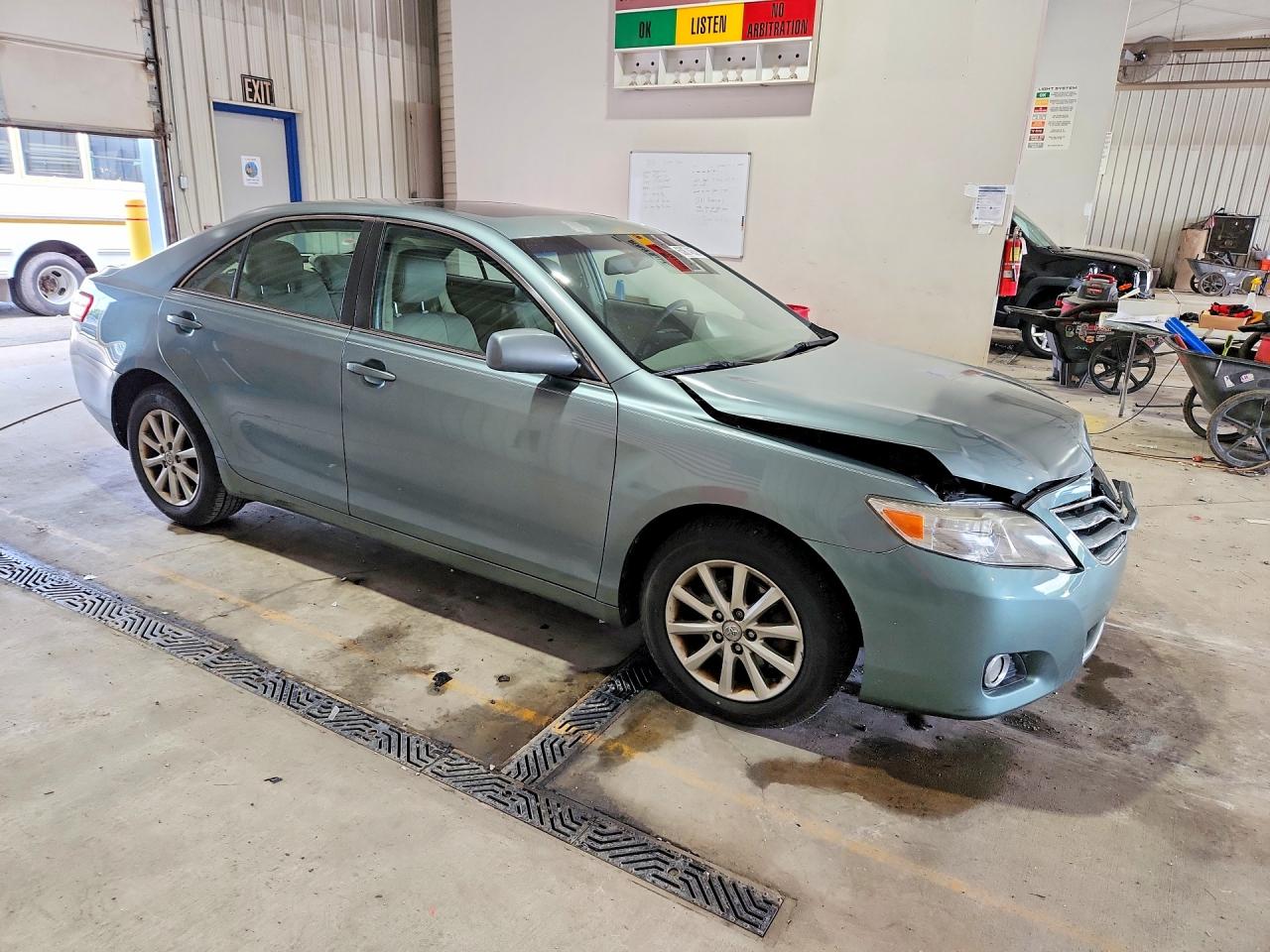 2011 Toyota Camry Xle Green vin: 4T1BF3EK2BU749005
