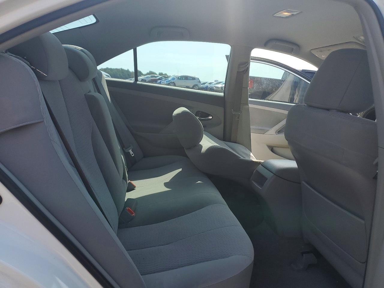 2011 Toyota Camry Base White vin: 4T1BF3EK2BU749568