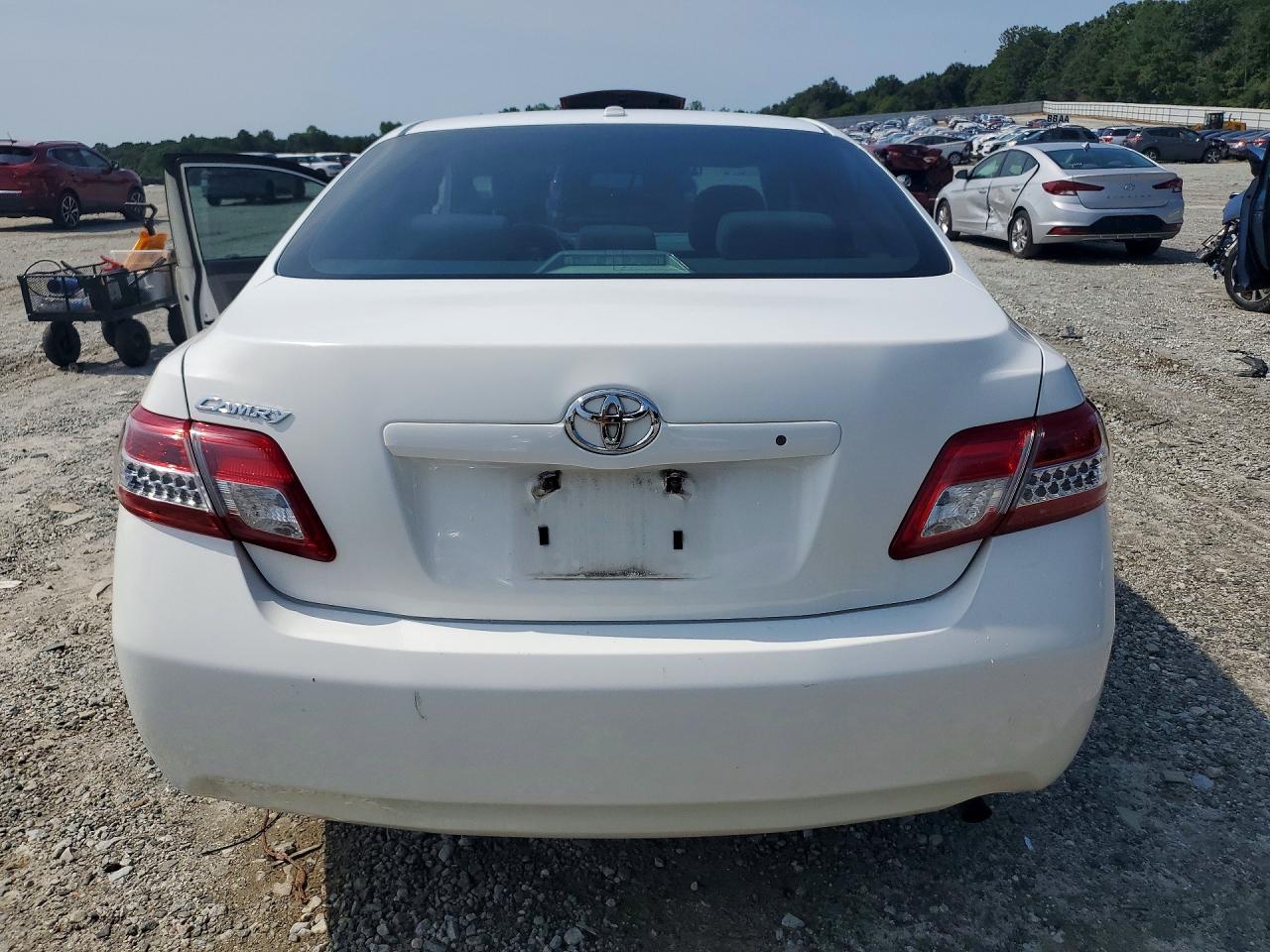 2011 Toyota Camry Base White vin: 4T1BF3EK2BU749568