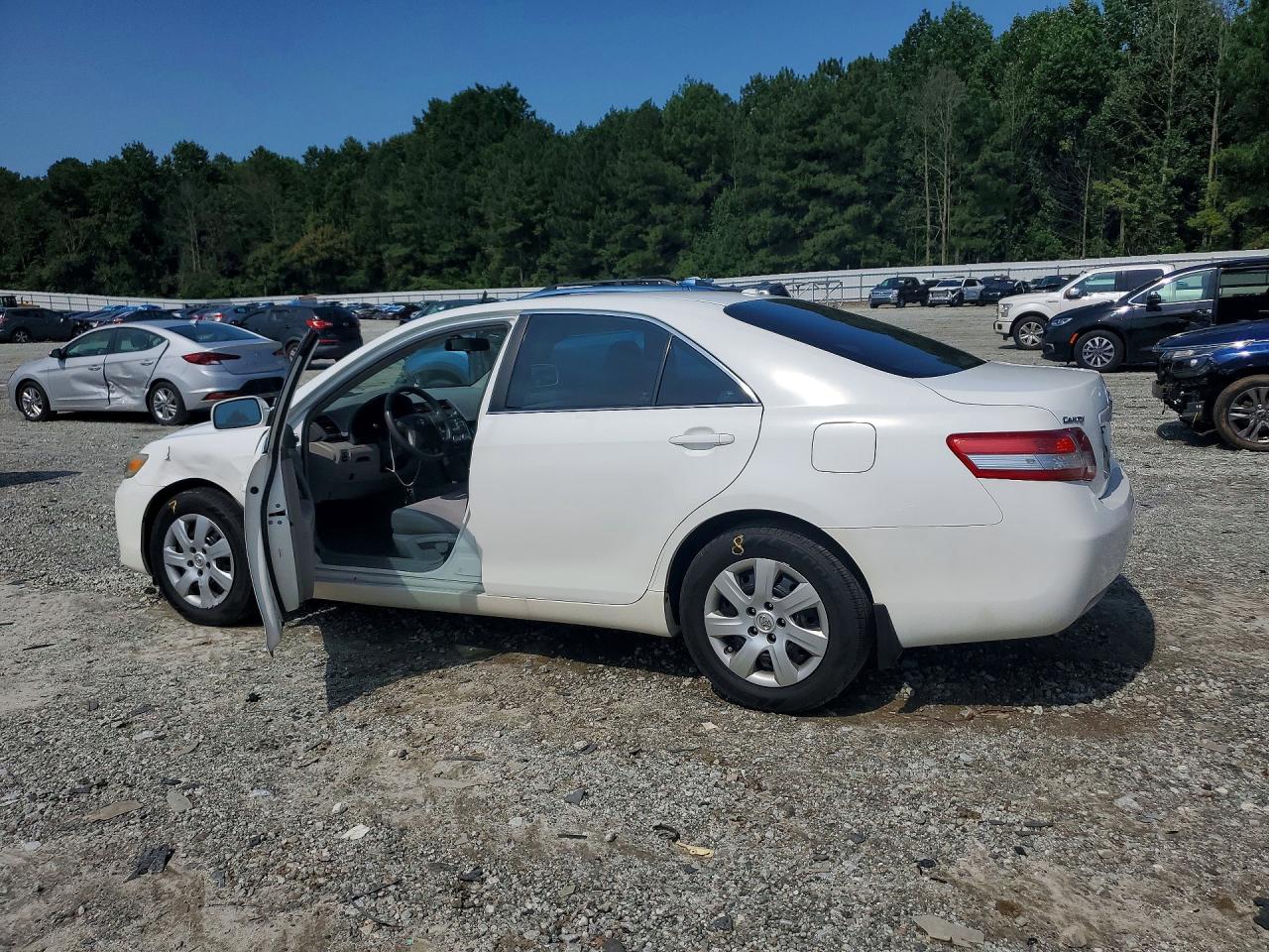 2011 Toyota Camry Base White vin: 4T1BF3EK2BU749568