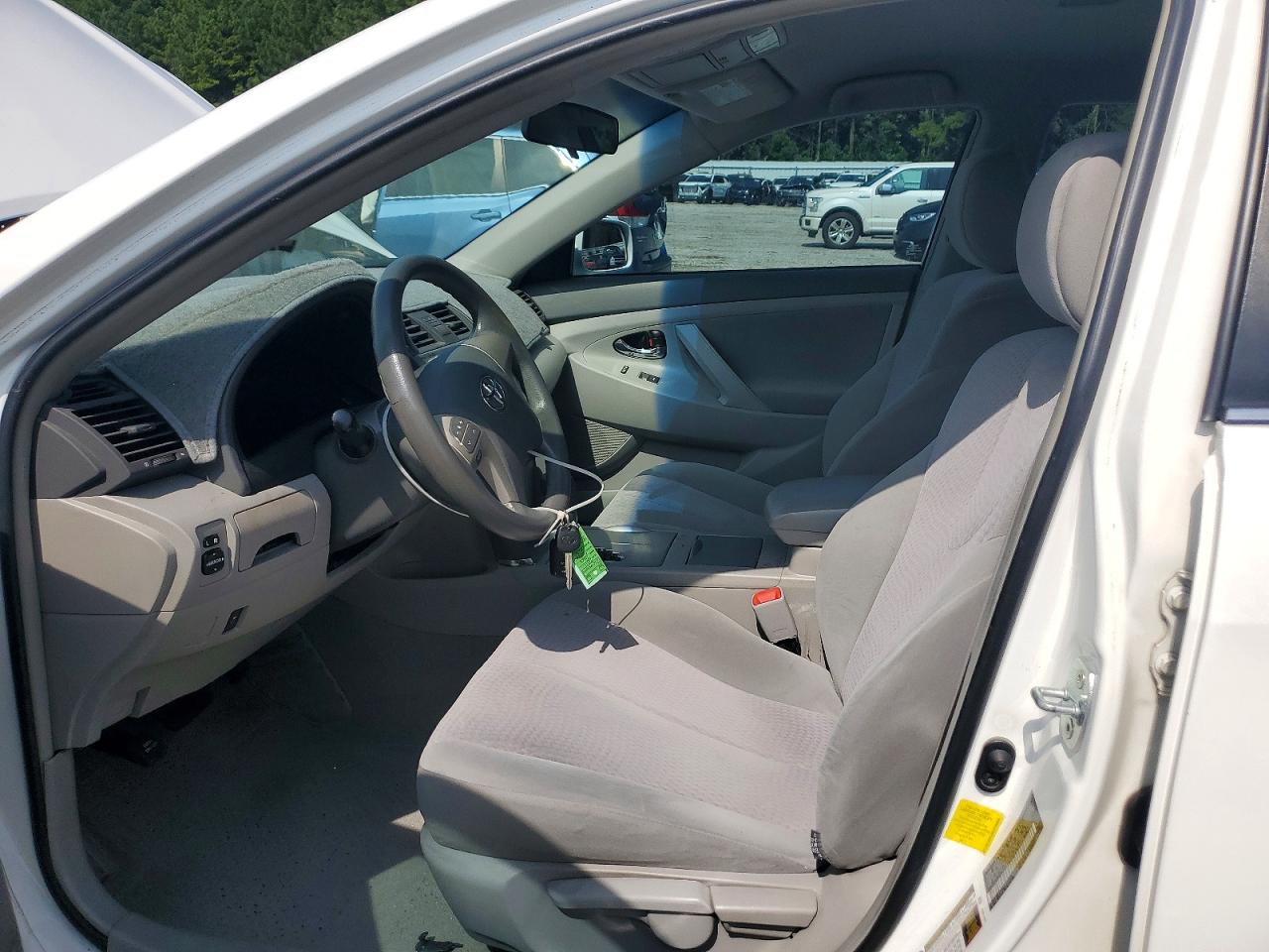 2011 Toyota Camry Base White vin: 4T1BF3EK2BU749568