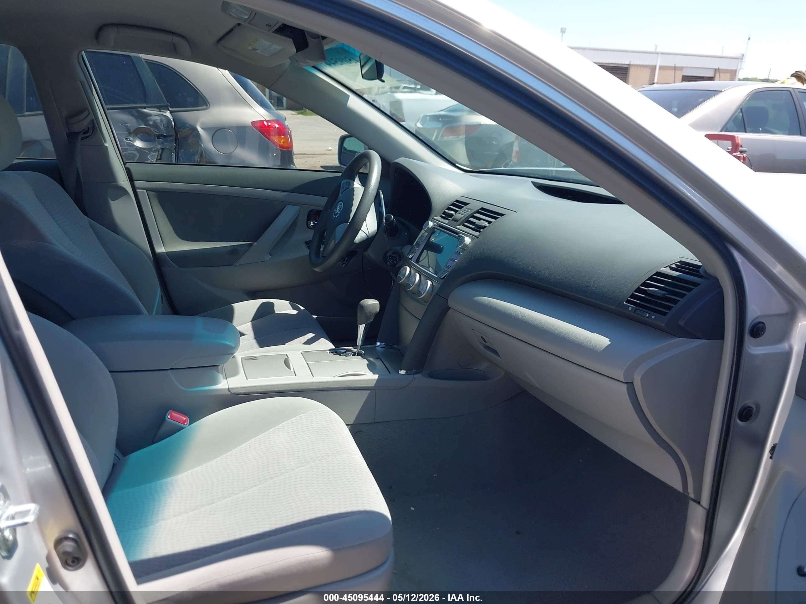 2011 Toyota Camry Le Серебряный vin: 4T1BF3EK2BU756164