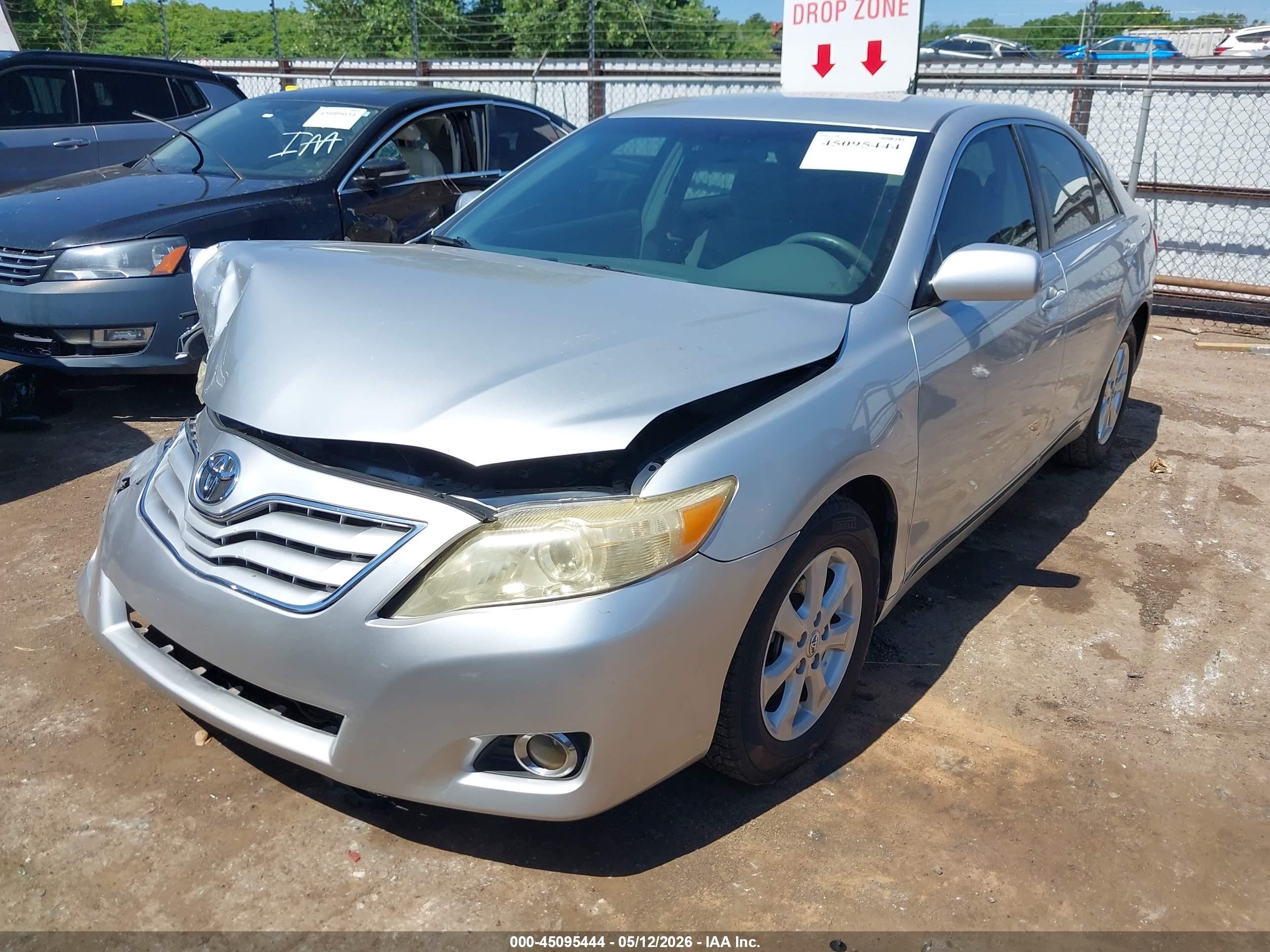 2011 Toyota Camry Le Серебряный vin: 4T1BF3EK2BU756164