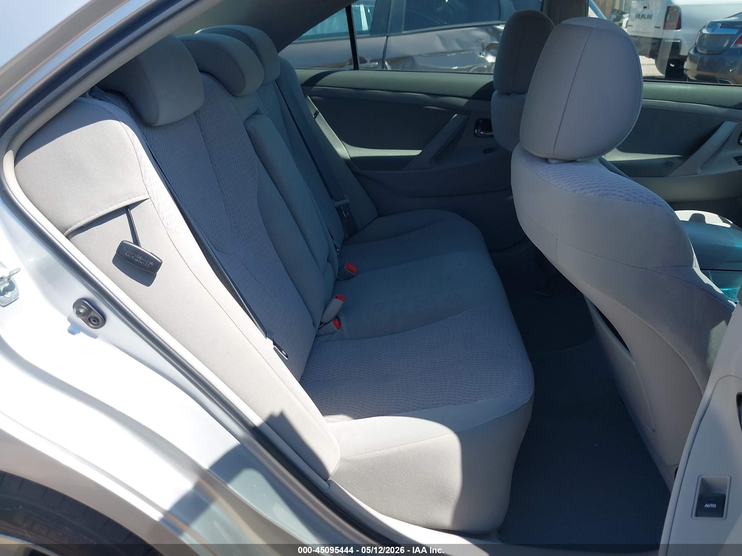2011 Toyota Camry Le Серебряный vin: 4T1BF3EK2BU756164