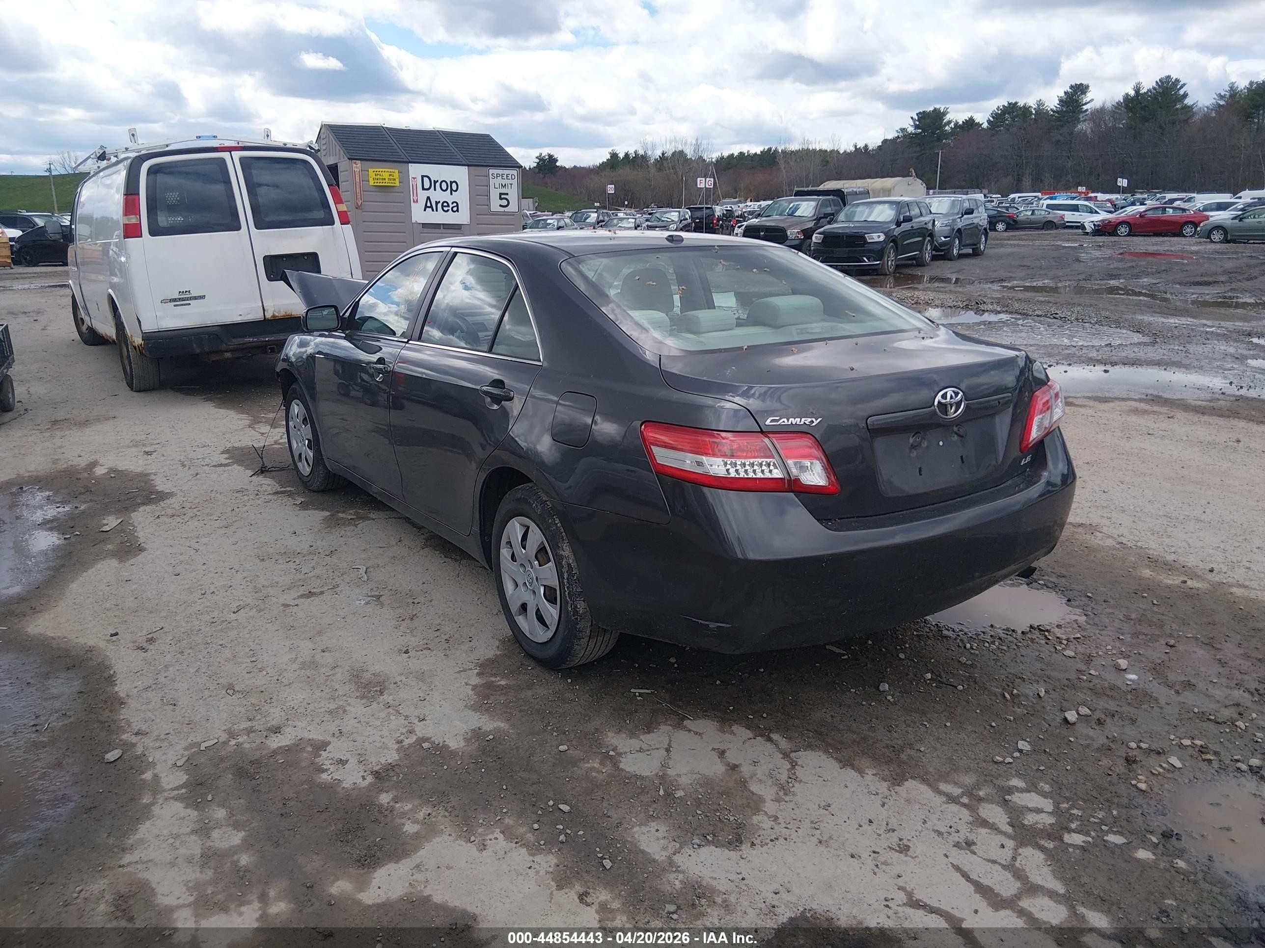 2011 Toyota Camry Le Gray vin: 4T1BF3EK2BU763860