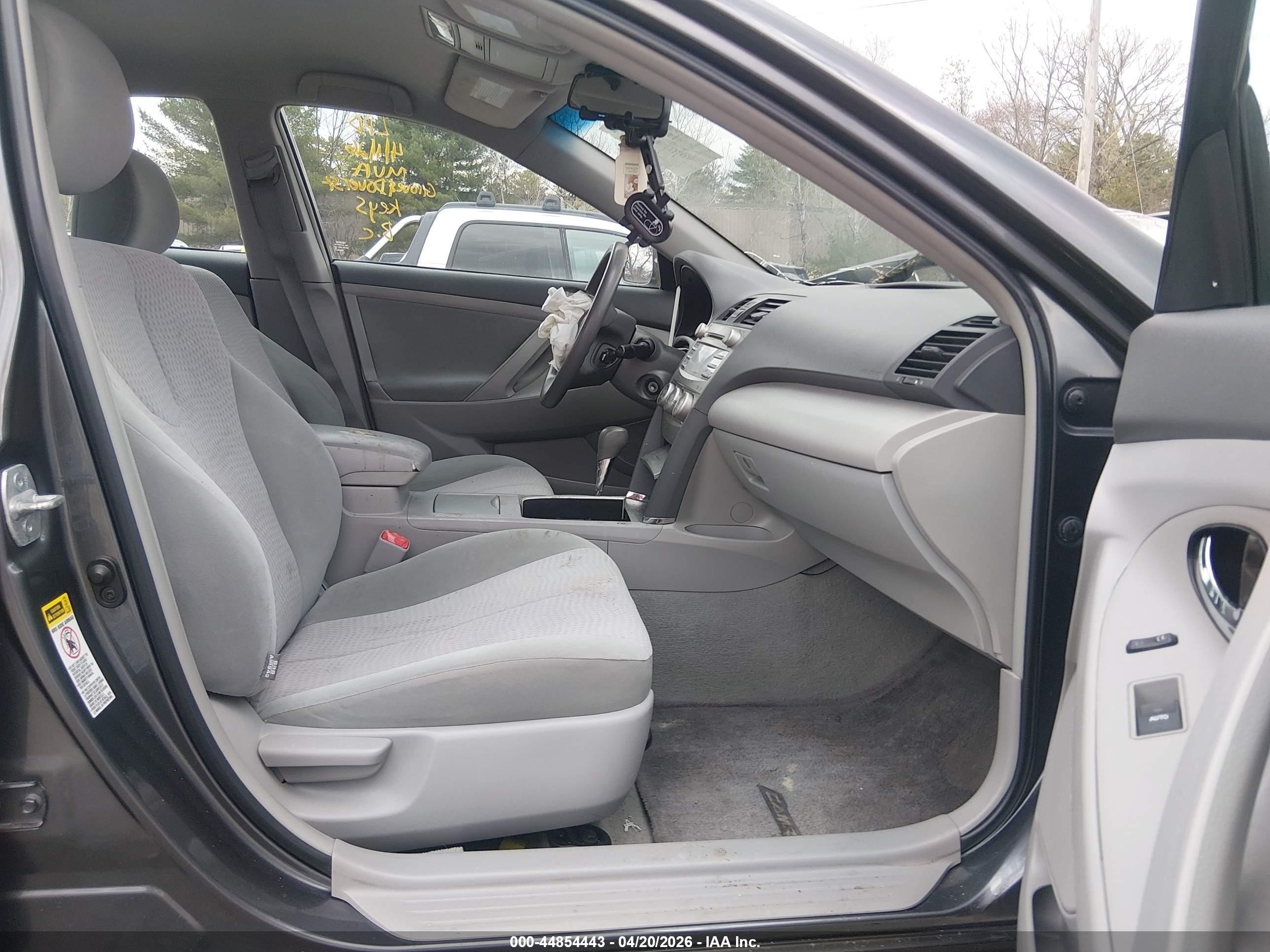 2011 Toyota Camry Le Gray vin: 4T1BF3EK2BU763860