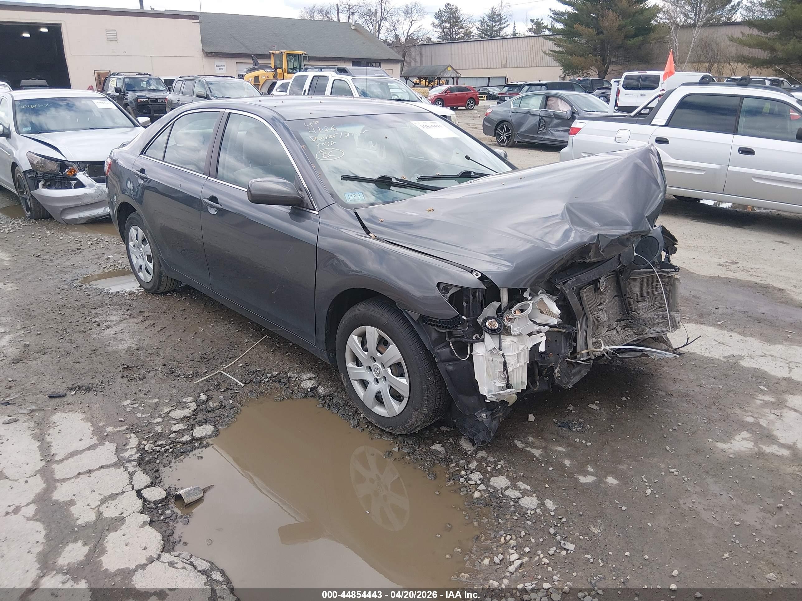 2011 Toyota Camry Le Gray vin: 4T1BF3EK2BU763860