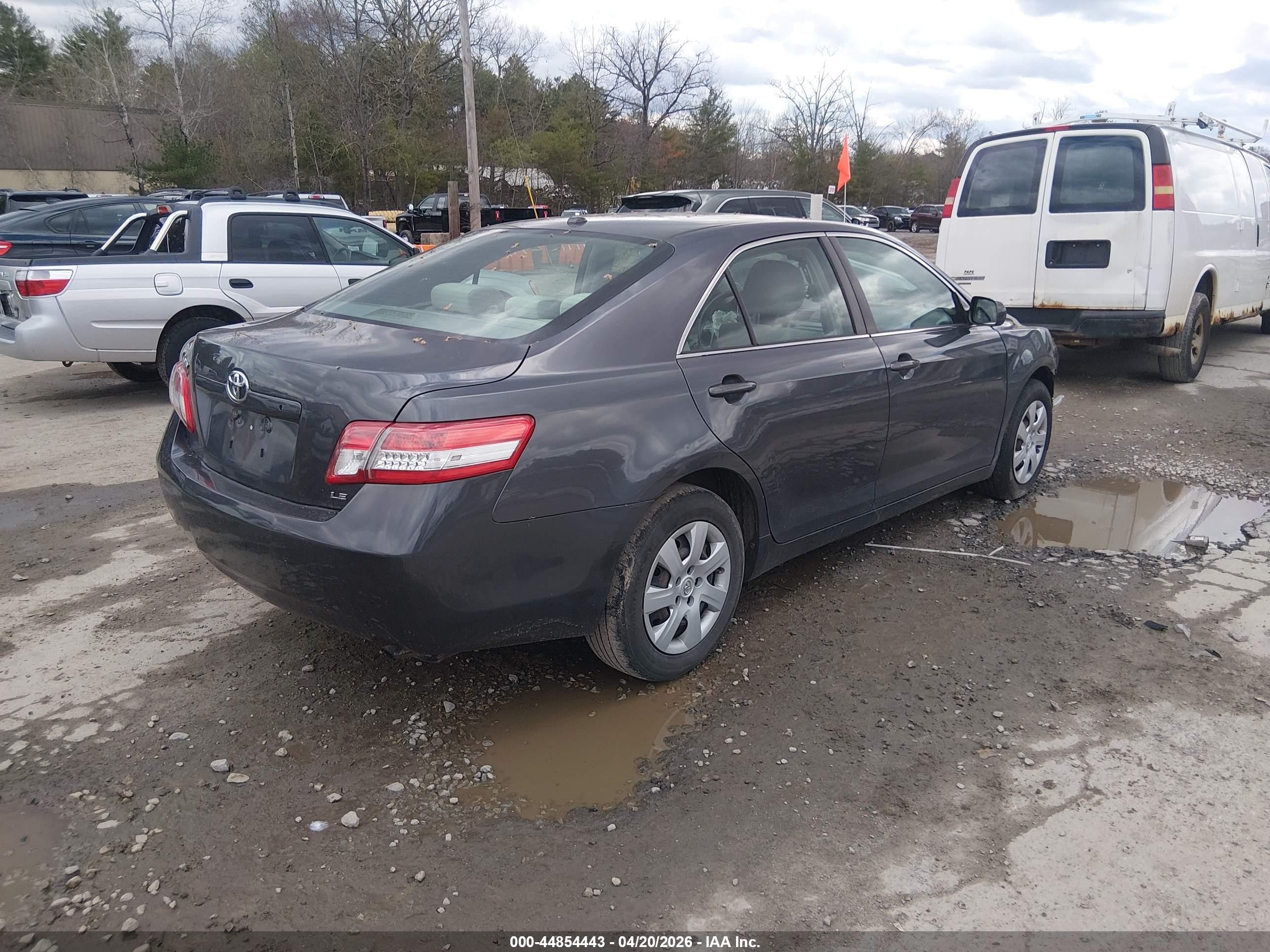 2011 Toyota Camry Le Gray vin: 4T1BF3EK2BU763860
