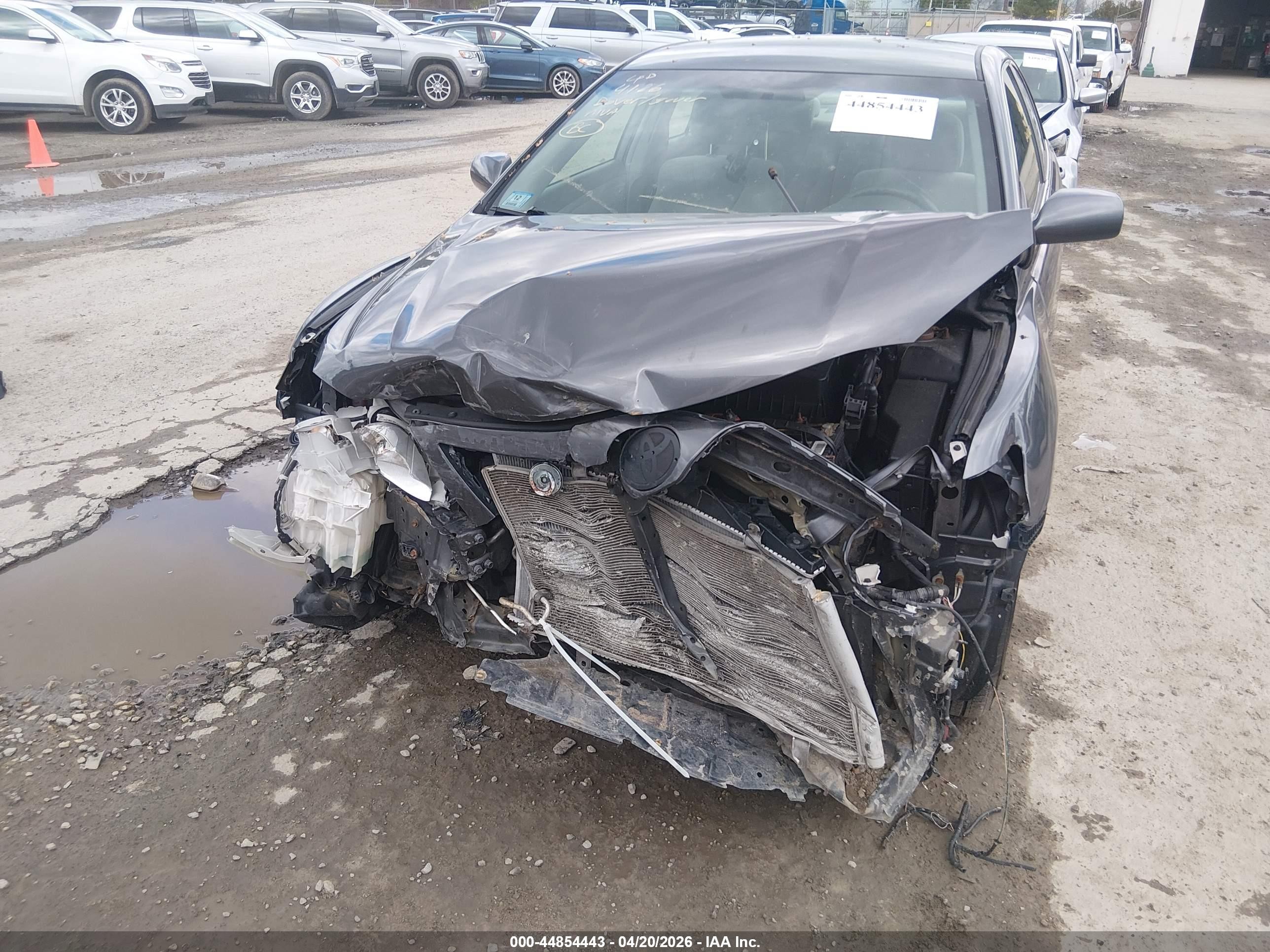 2011 Toyota Camry Le Gray vin: 4T1BF3EK2BU763860