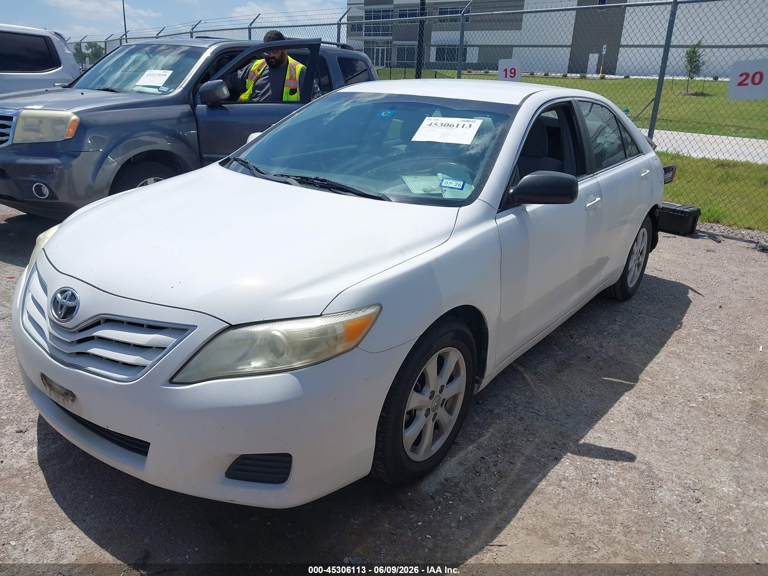 2011 Toyota Camry Le White vin: 4T1BF3EK2BU769433