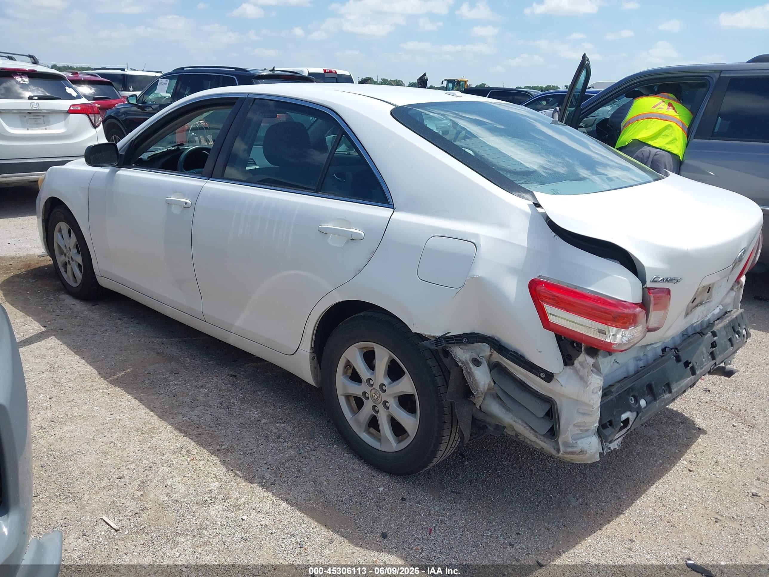 2011 Toyota Camry Le White vin: 4T1BF3EK2BU769433