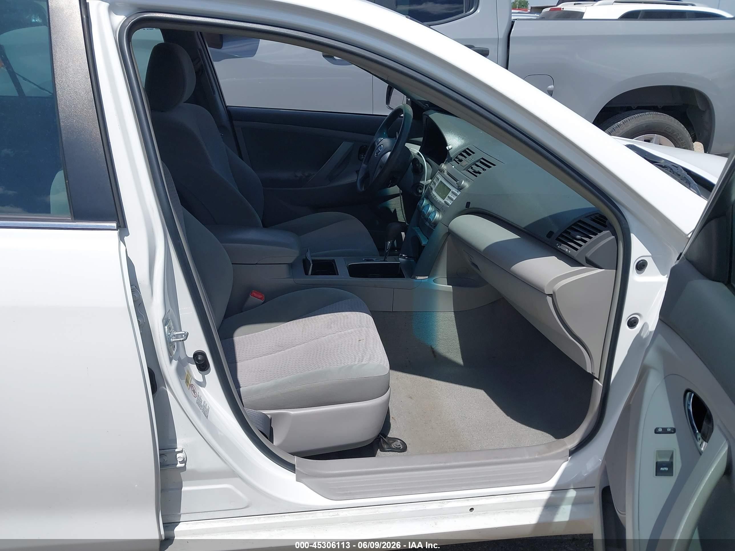 2011 Toyota Camry Le White vin: 4T1BF3EK2BU769433