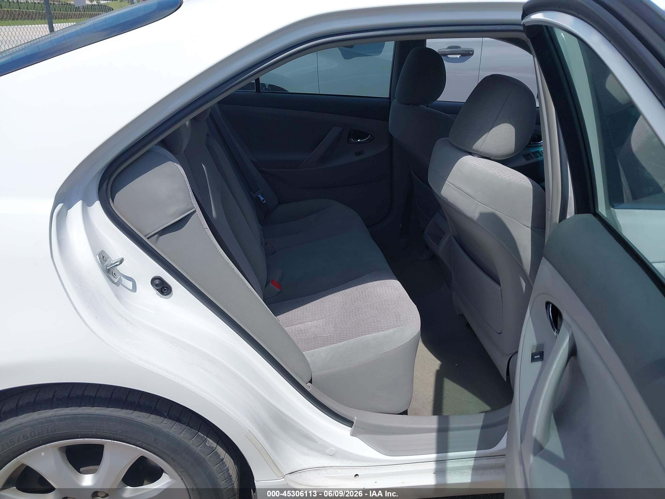 2011 Toyota Camry Le White vin: 4T1BF3EK2BU769433