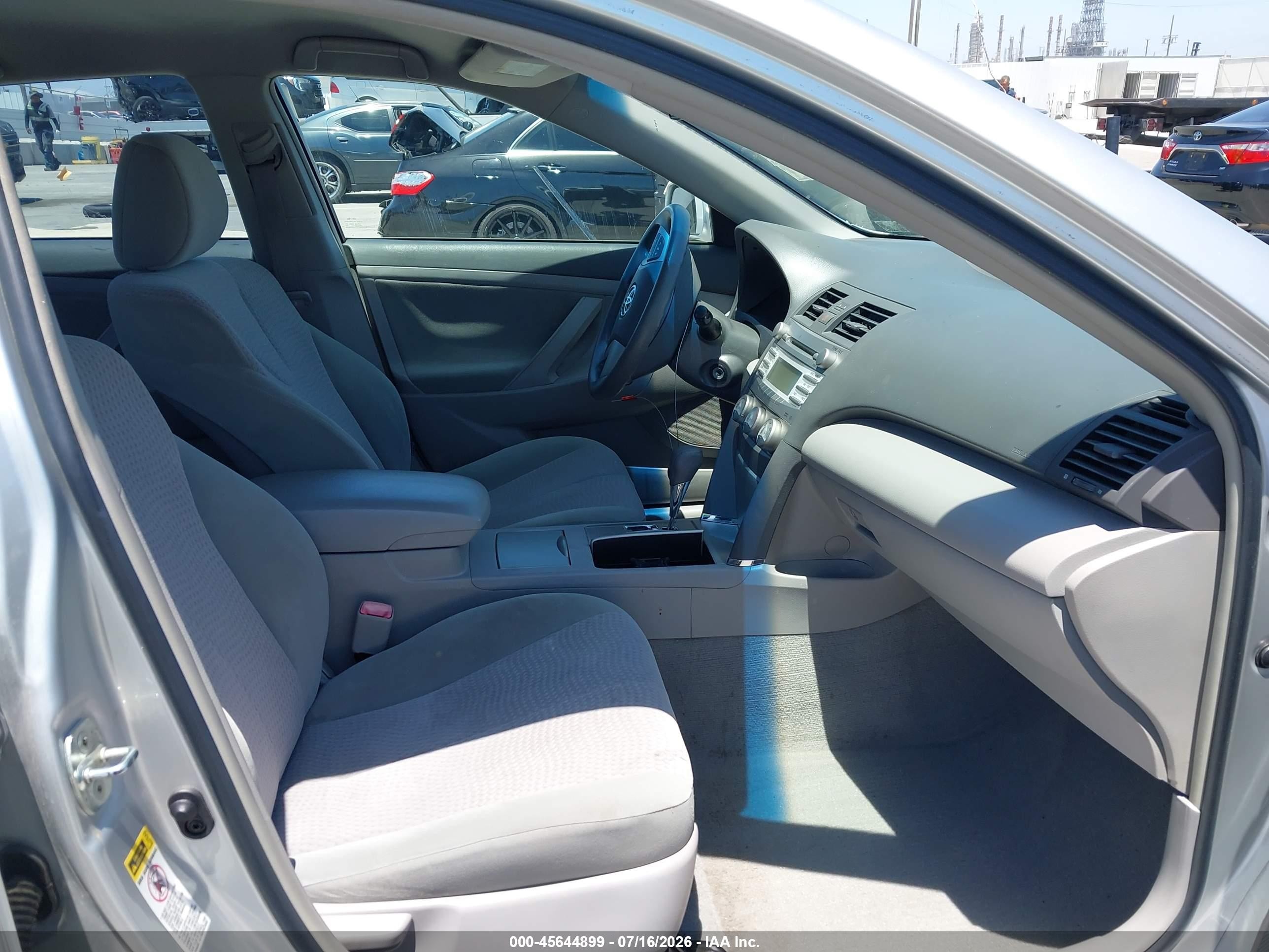 2011 Toyota Camry Le Серебряный vin: 4T1BF3EK2BU769836