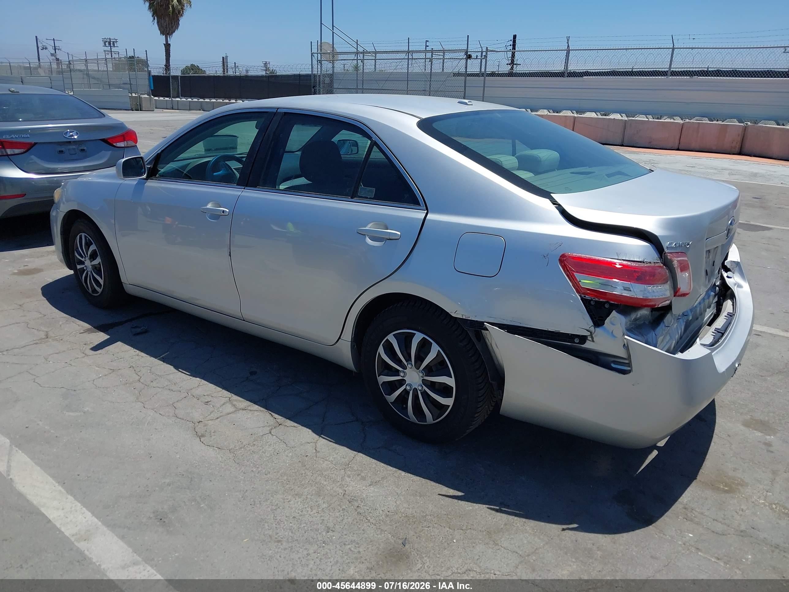 2011 Toyota Camry Le Серебряный vin: 4T1BF3EK2BU769836