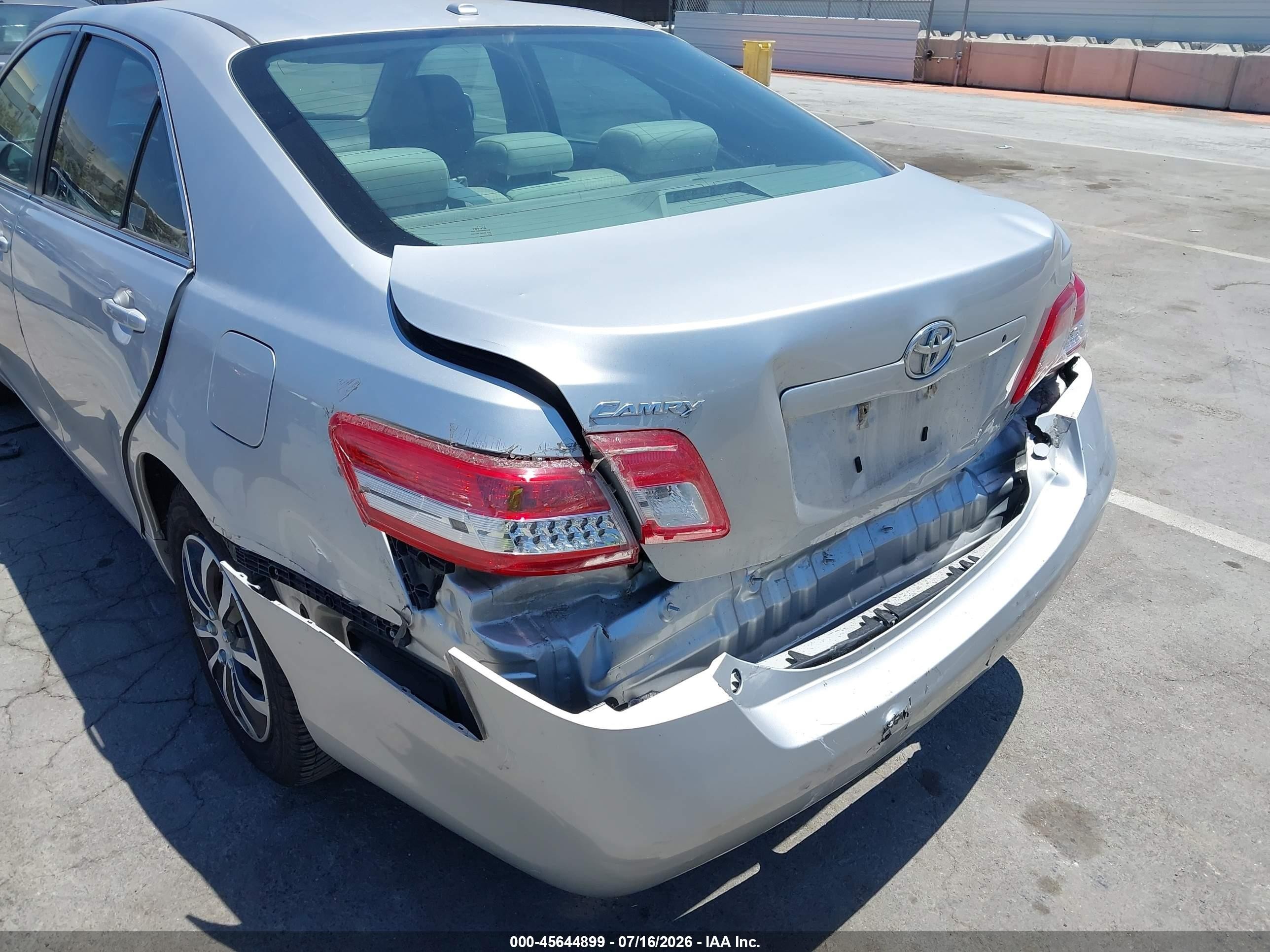 2011 Toyota Camry Le Серебряный vin: 4T1BF3EK2BU769836