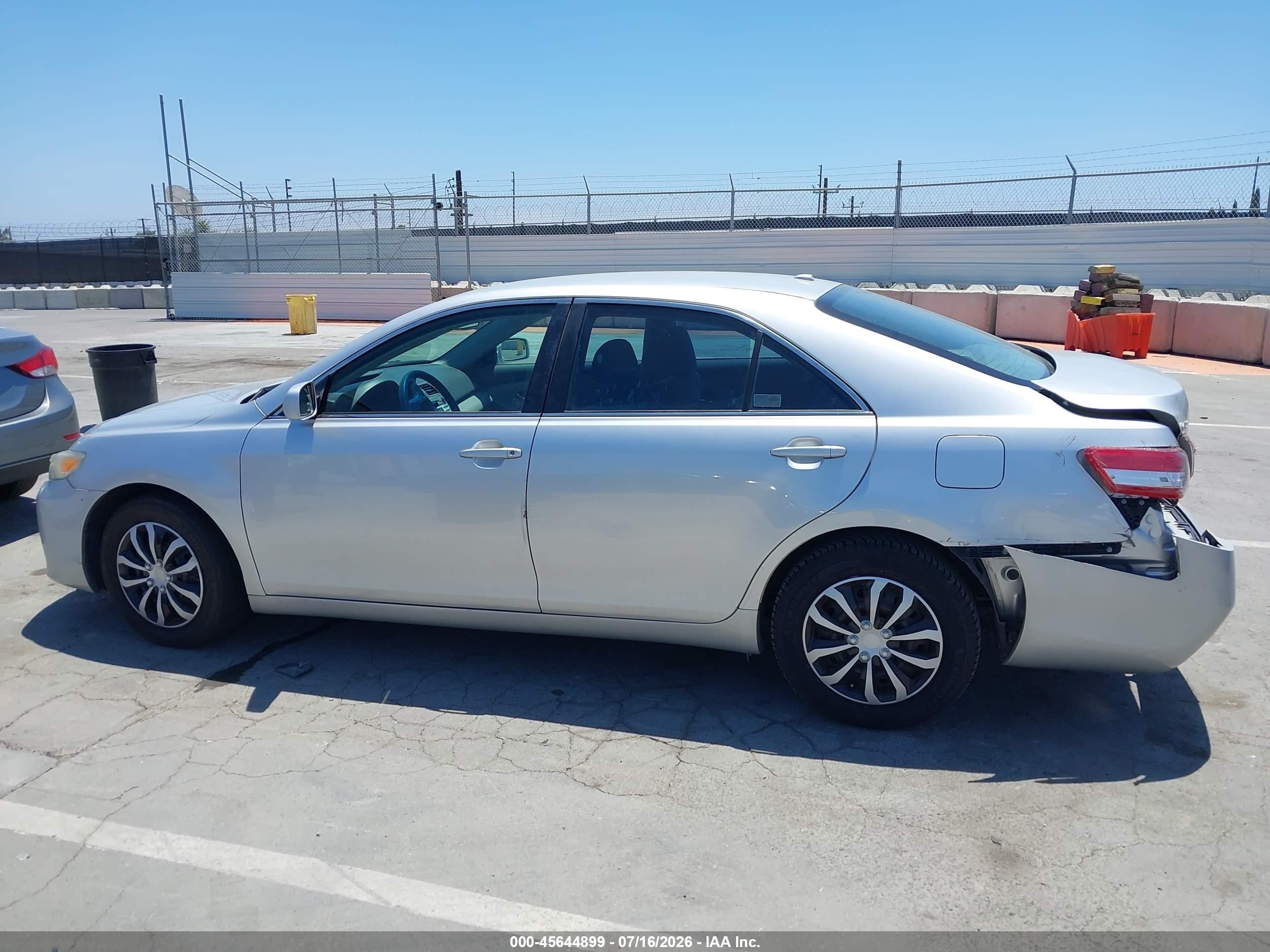 2011 Toyota Camry Le Серебряный vin: 4T1BF3EK2BU769836