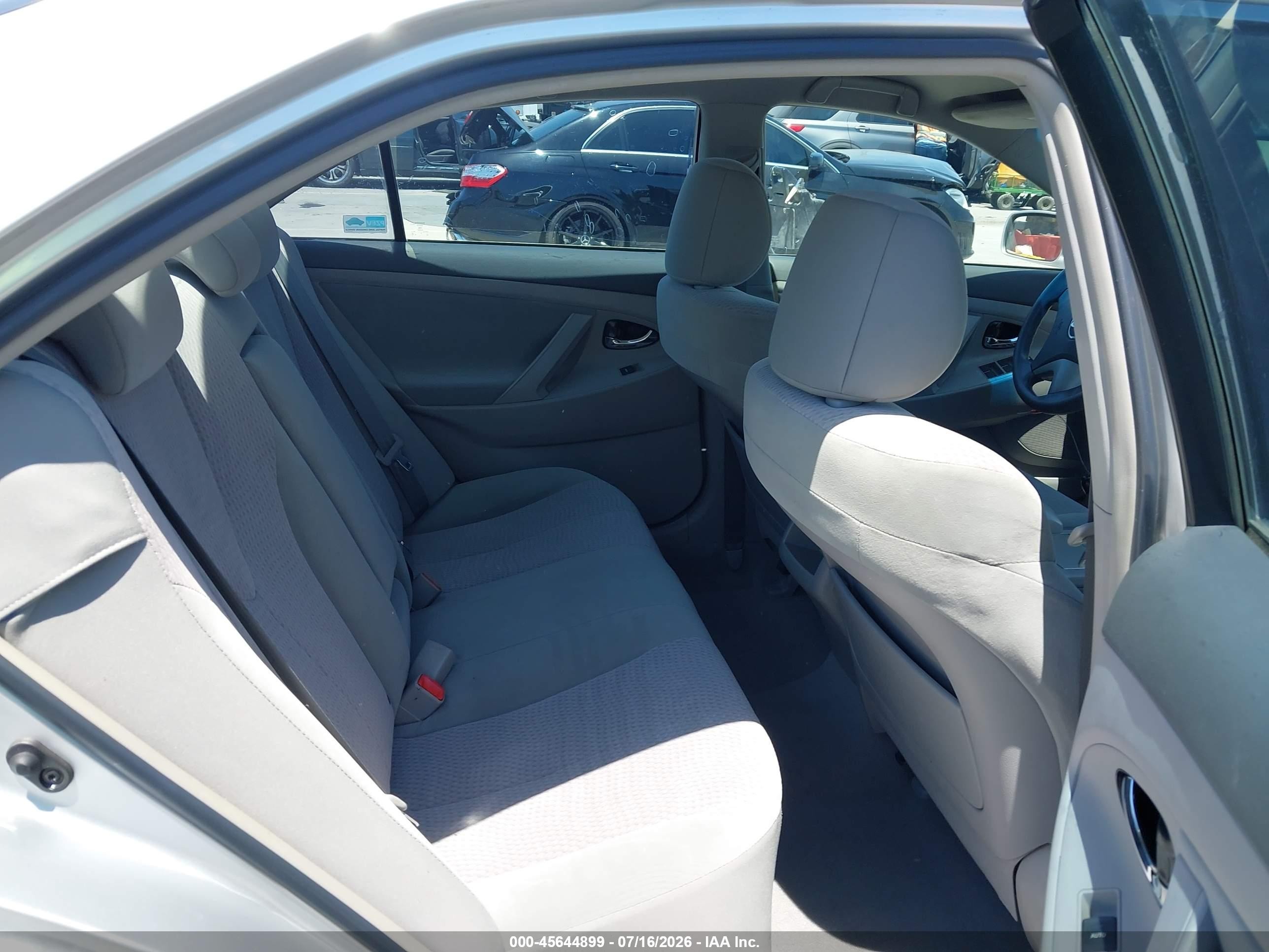 2011 Toyota Camry Le Серебряный vin: 4T1BF3EK2BU769836