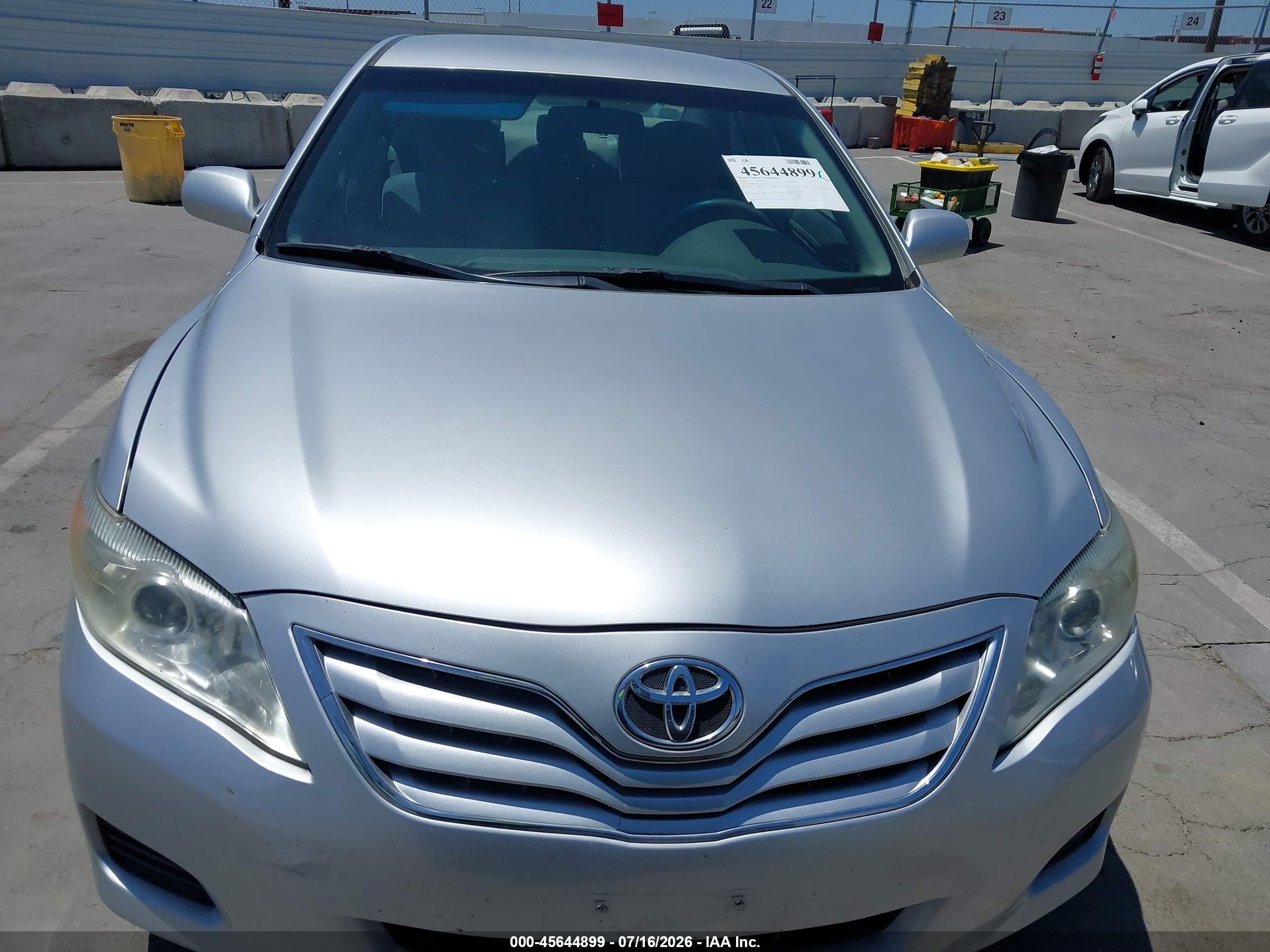 2011 Toyota Camry Le Серебряный vin: 4T1BF3EK2BU769836