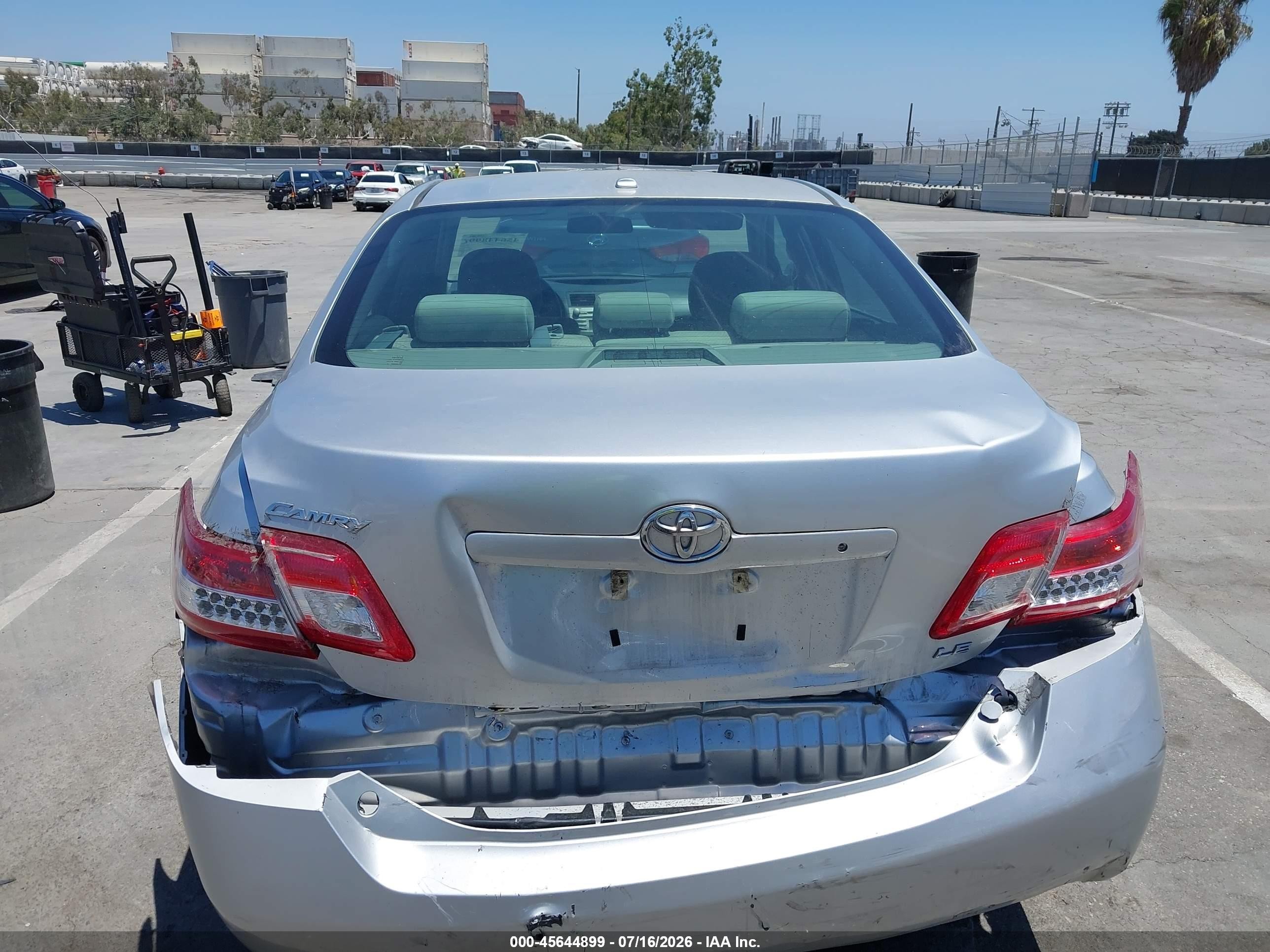 2011 Toyota Camry Le Серебряный vin: 4T1BF3EK2BU769836