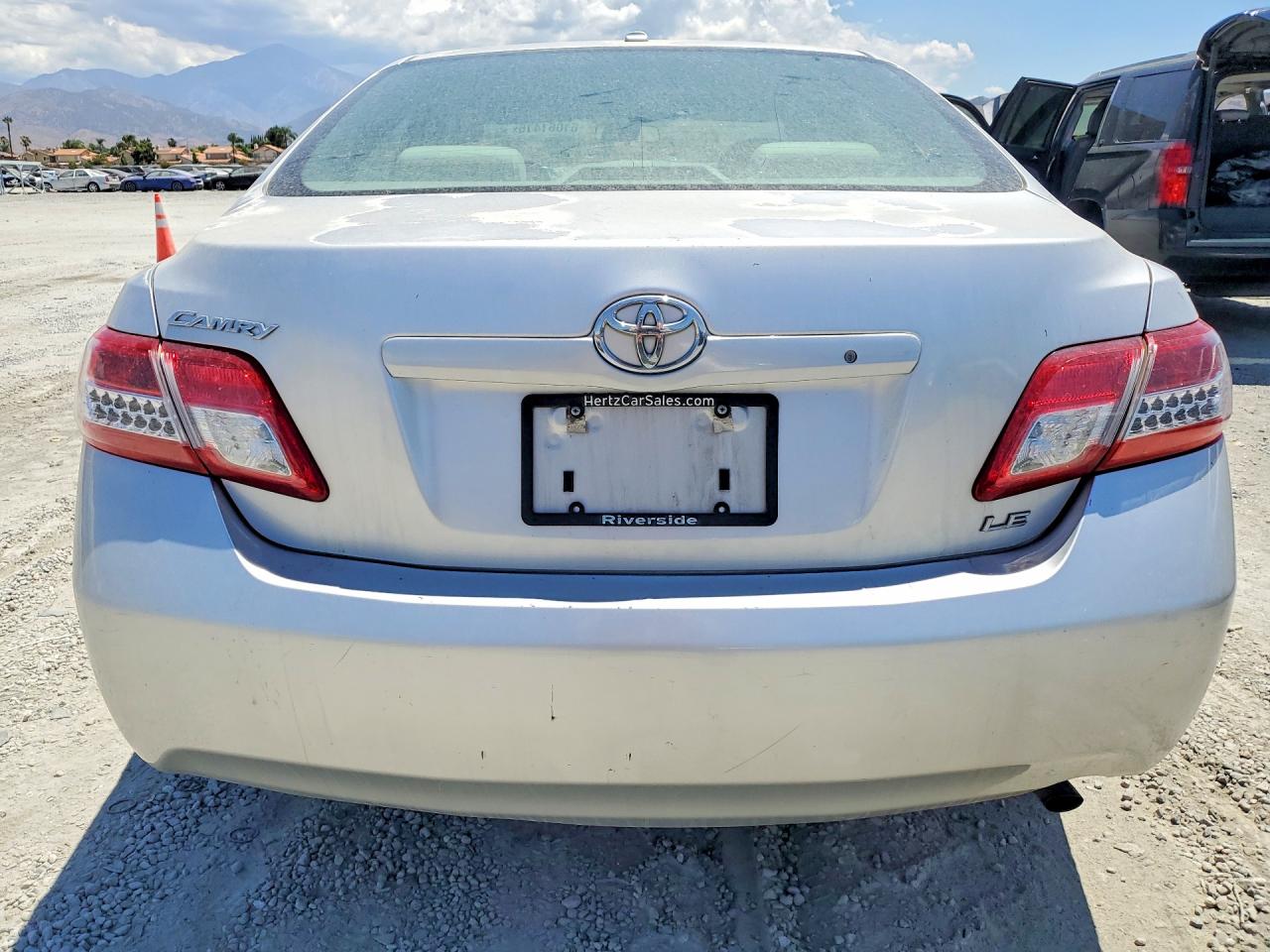 2011 Toyota Camry Le Silver vin: 4T1BF3EK2BU771800