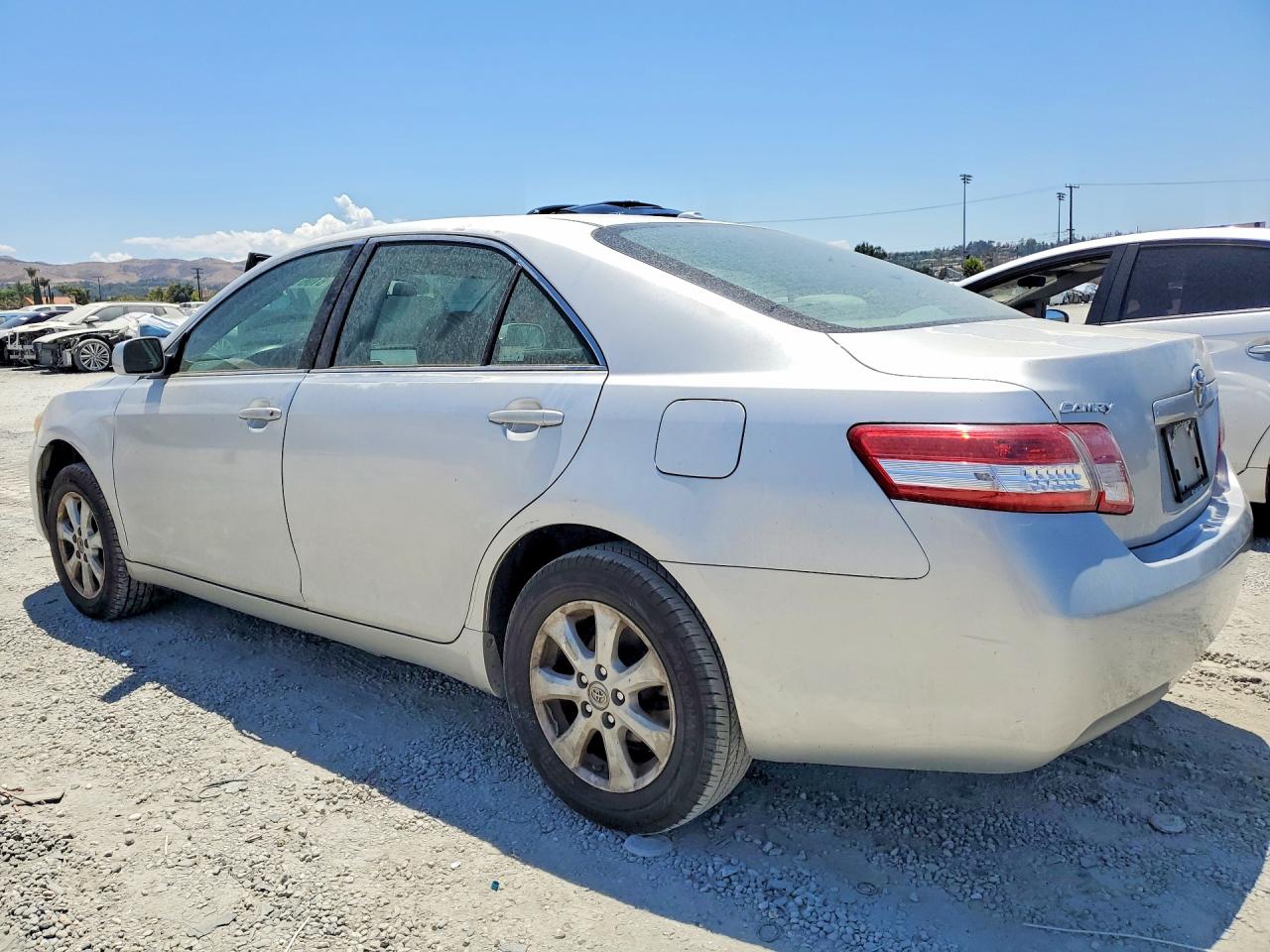 2011 Toyota Camry Le Silver vin: 4T1BF3EK2BU771800