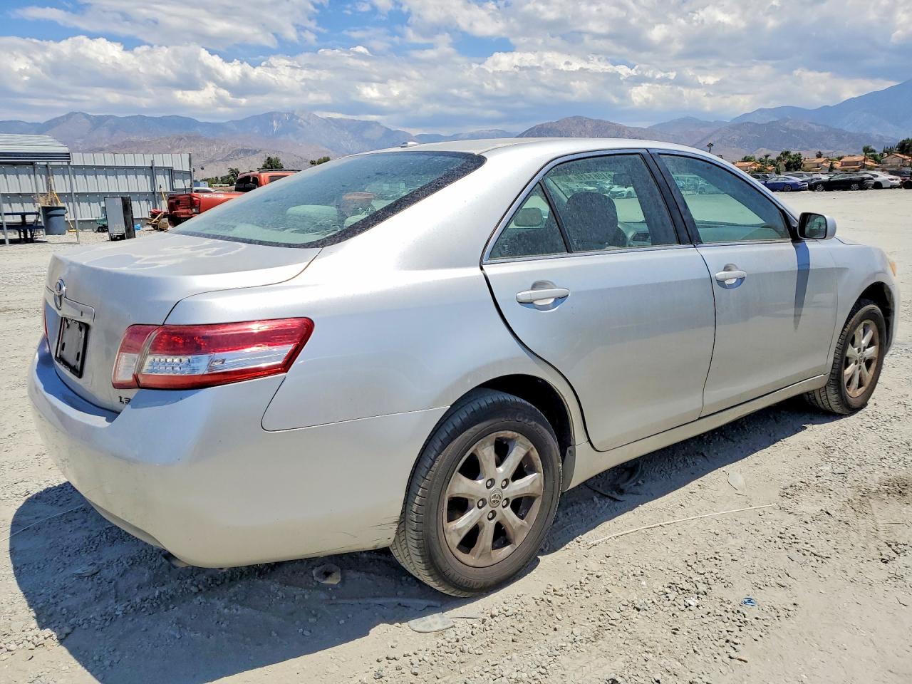 2011 Toyota Camry Le Silver vin: 4T1BF3EK2BU771800