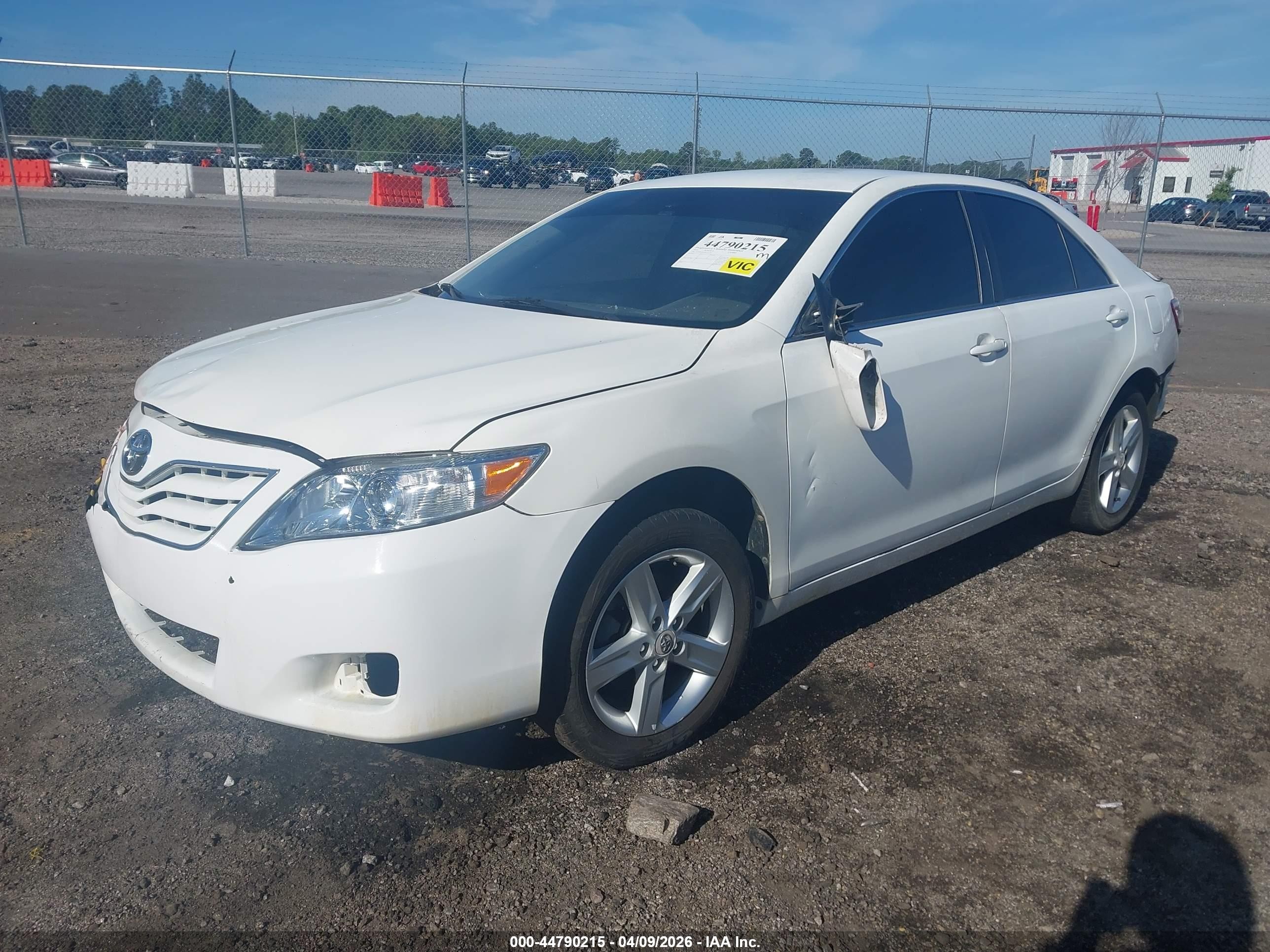 2011 Toyota Camry Le White vin: 4T1BF3EK2BU772767