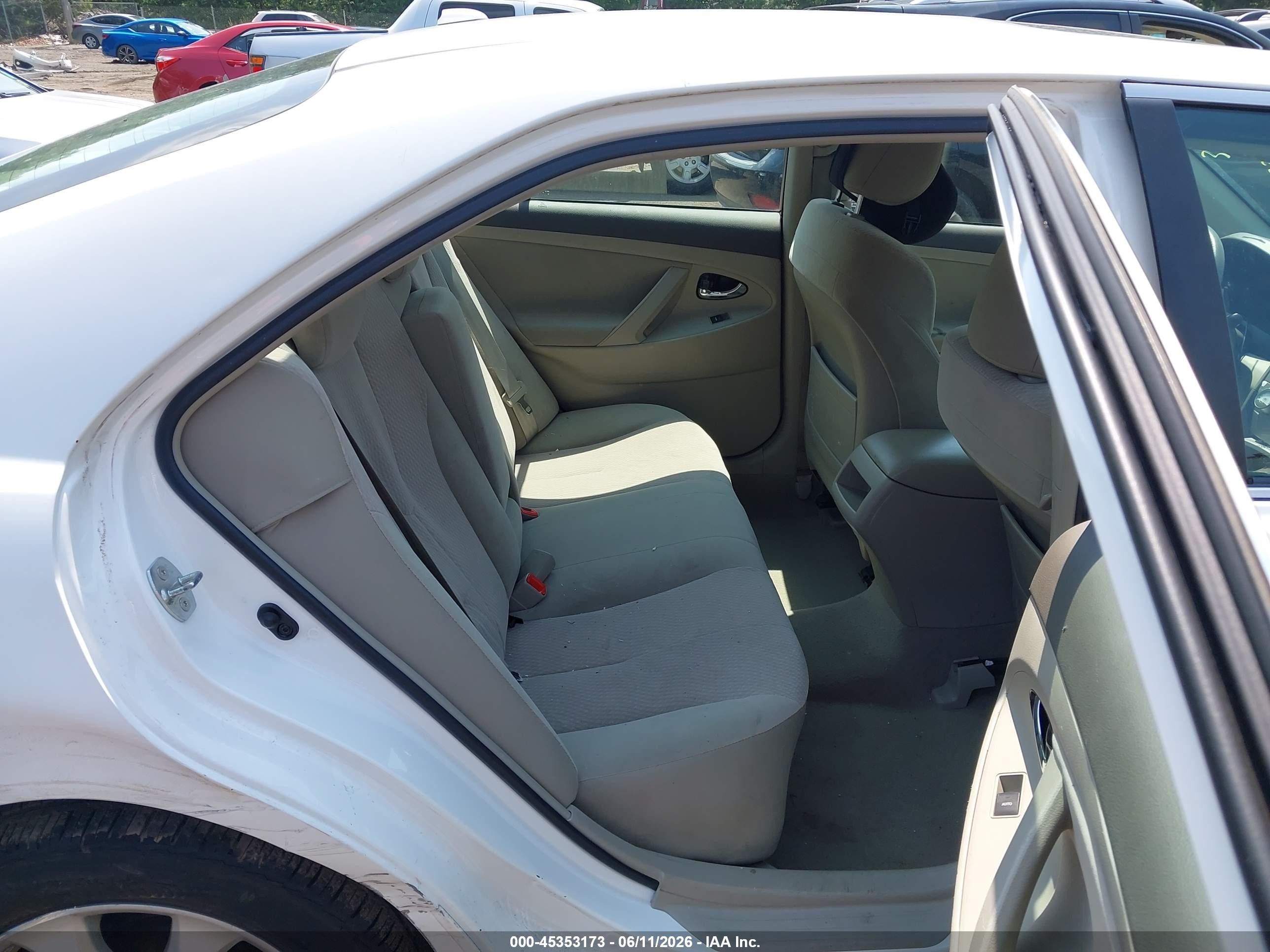 2011 Toyota Camry Le White vin: 4T1BF3EK2BU773823