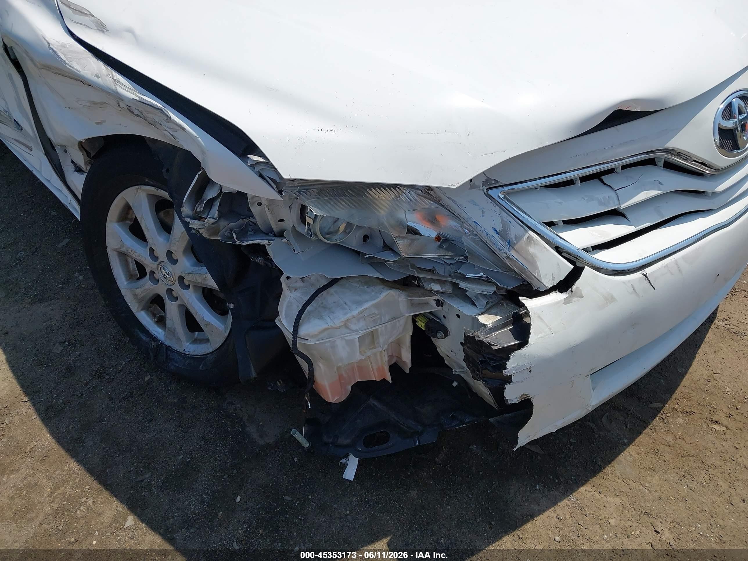 2011 Toyota Camry Le White vin: 4T1BF3EK2BU773823