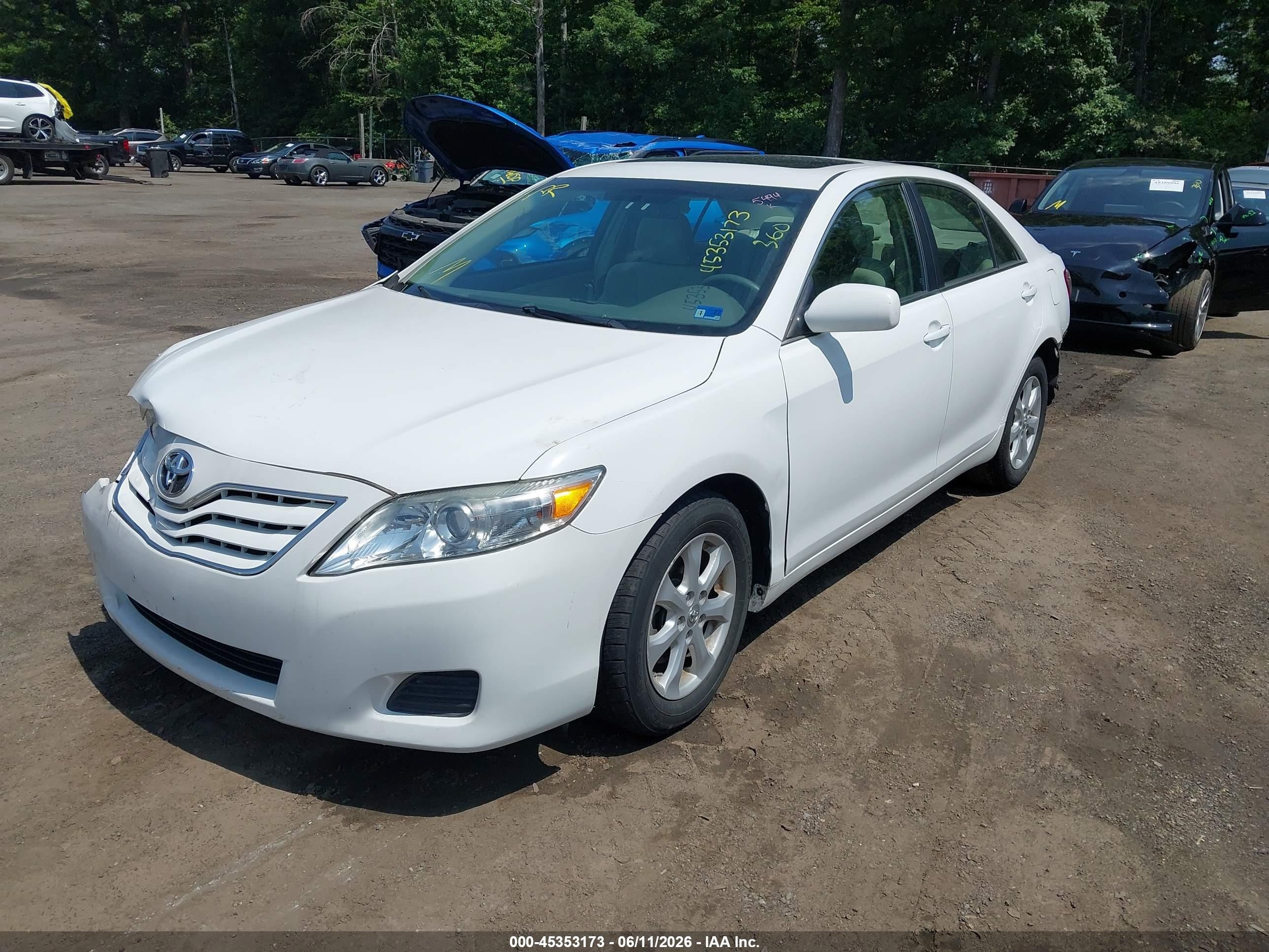 2011 Toyota Camry Le White vin: 4T1BF3EK2BU773823
