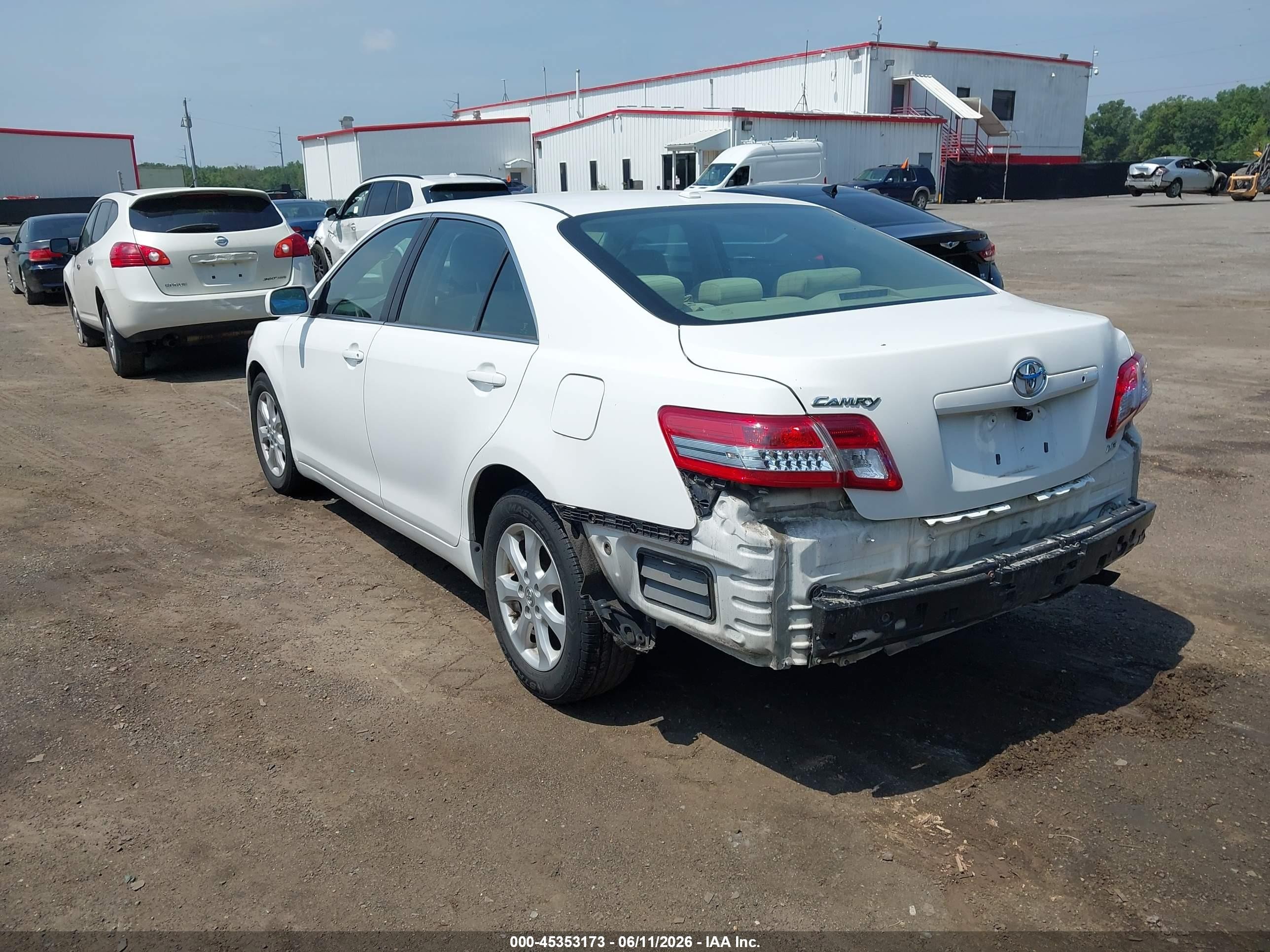 2011 Toyota Camry Le White vin: 4T1BF3EK2BU773823