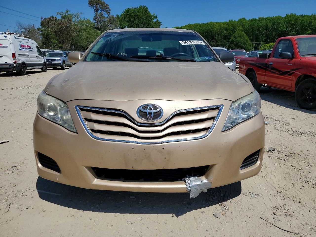 2011 Toyota Camry Le Gold vin: 4T1BF3EK2BU777144